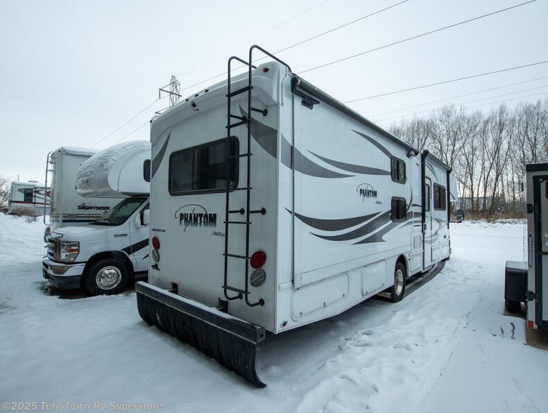 2013 Phantom 32P by Nexus from TerryTown RV Superstore in Grand Rapids, Michigan