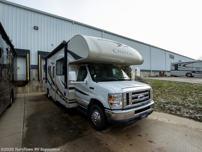 2015 Thor Motor Coach Chateau 28Z - Used Class C For Sale by TerryTown RV Superstore in Grand Rapids, Michigan features Slideout