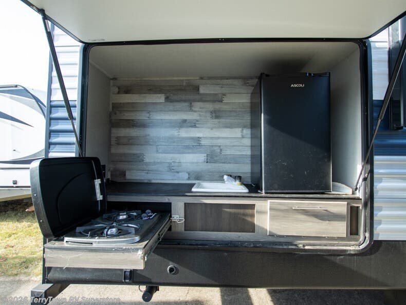 2021 Zinger 331BH by CrossRoads from TerryTown RV Superstore in Grand Rapids, Michigan