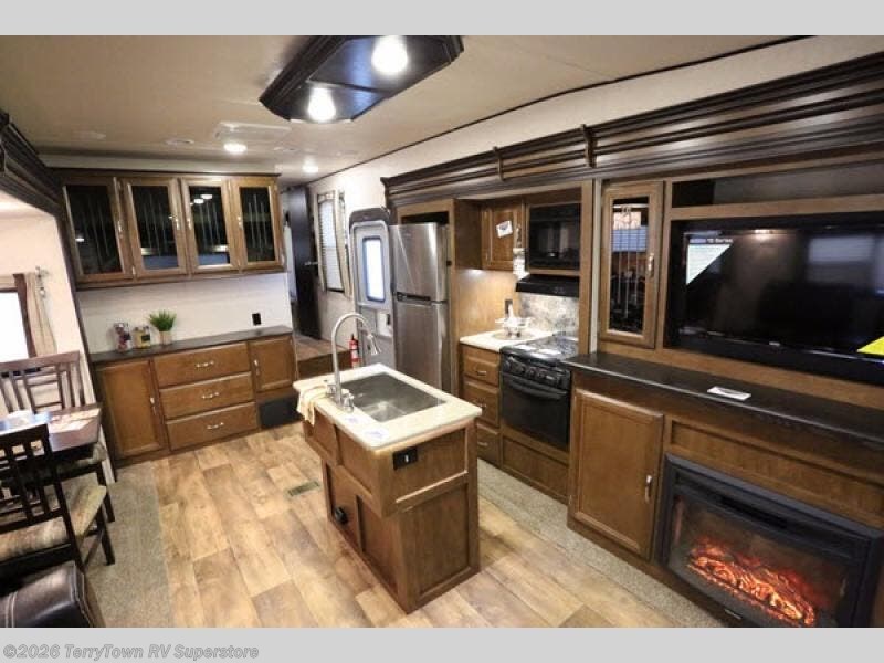 2017 Wildwood Heritage Glen Hyper-Lyte 29RLSHL by Forest River from TerryTown RV Superstore in Grand Rapids, Michigan