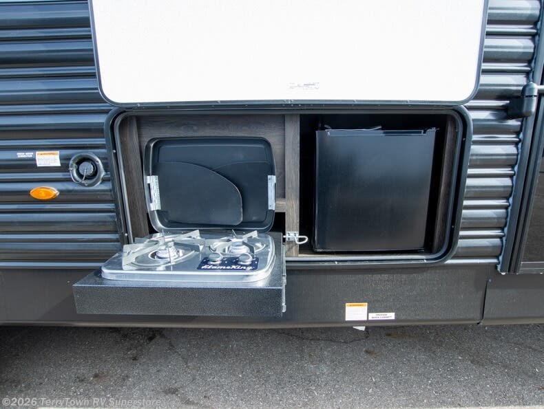 2026 Zinger 328SB by CrossRoads from TerryTown RV Superstore in Grand Rapids, Michigan