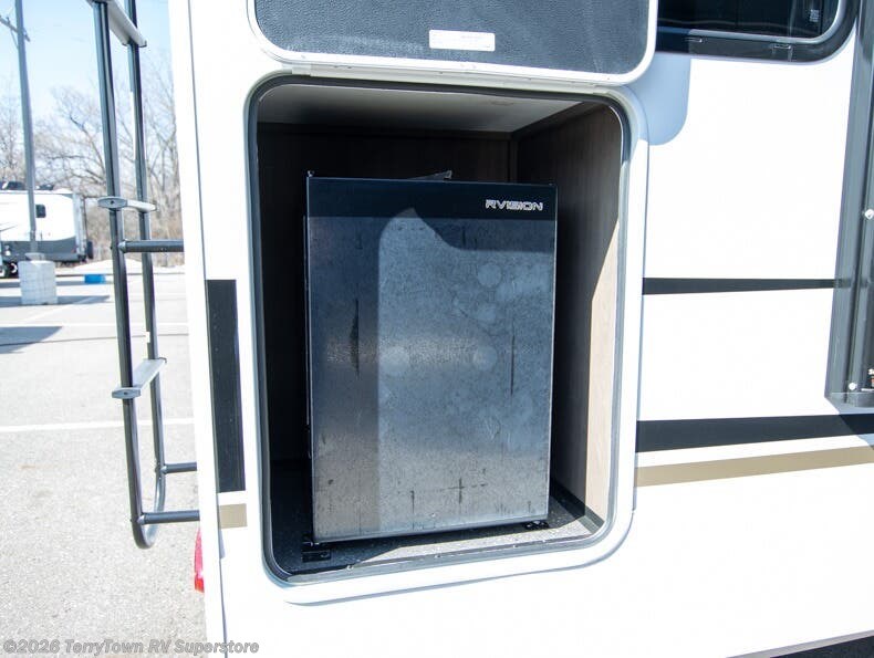 2026 Keystone Cougar Half-Ton 23MLE - New Fifth Wheel For Sale by TerryTown RV Superstore in Grand Rapids, Michigan features Slideout