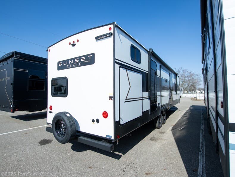 New 2026 CrossRoads Sunset Trail 331BH available in Grand Rapids, Michigan