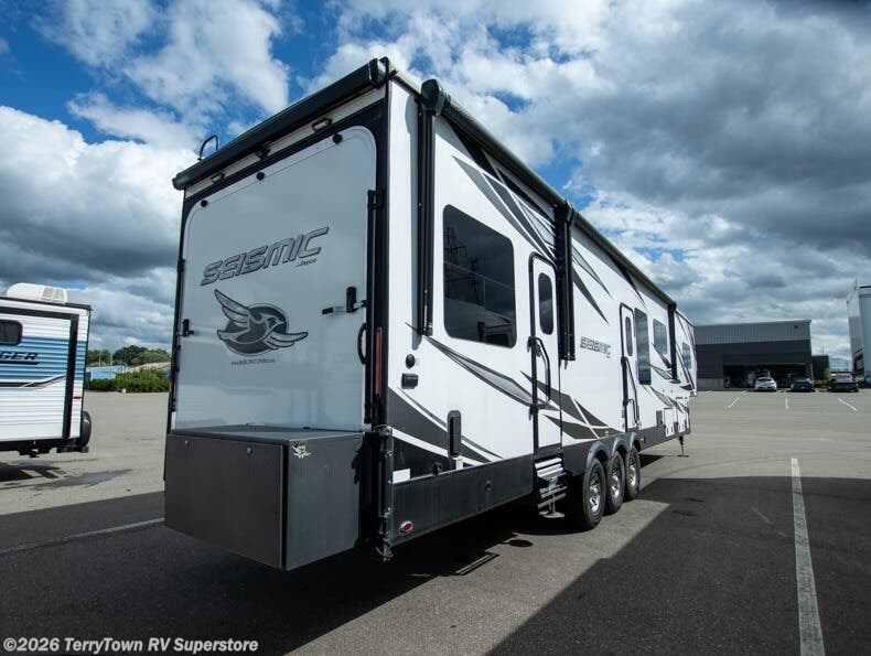 2020 Seismic 4013 by Jayco from TerryTown RV Superstore in Grand Rapids, Michigan
