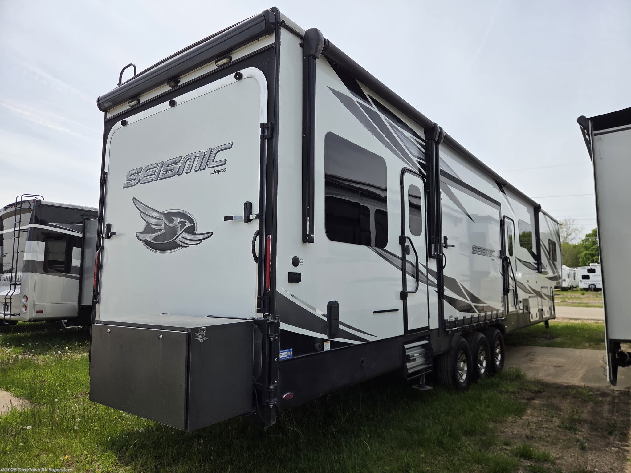 2021 Seismic 4113 by Jayco from TerryTown RV Superstore in Grand Rapids, Michigan