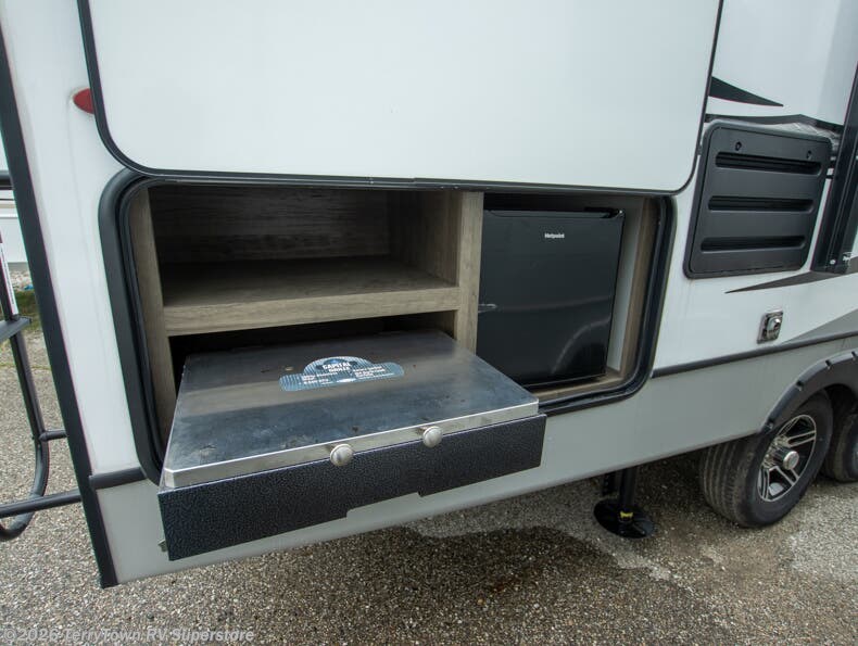 2023 Cougar Half-Ton 25RES by Keystone from TerryTown RV Superstore in Grand Rapids, Michigan
