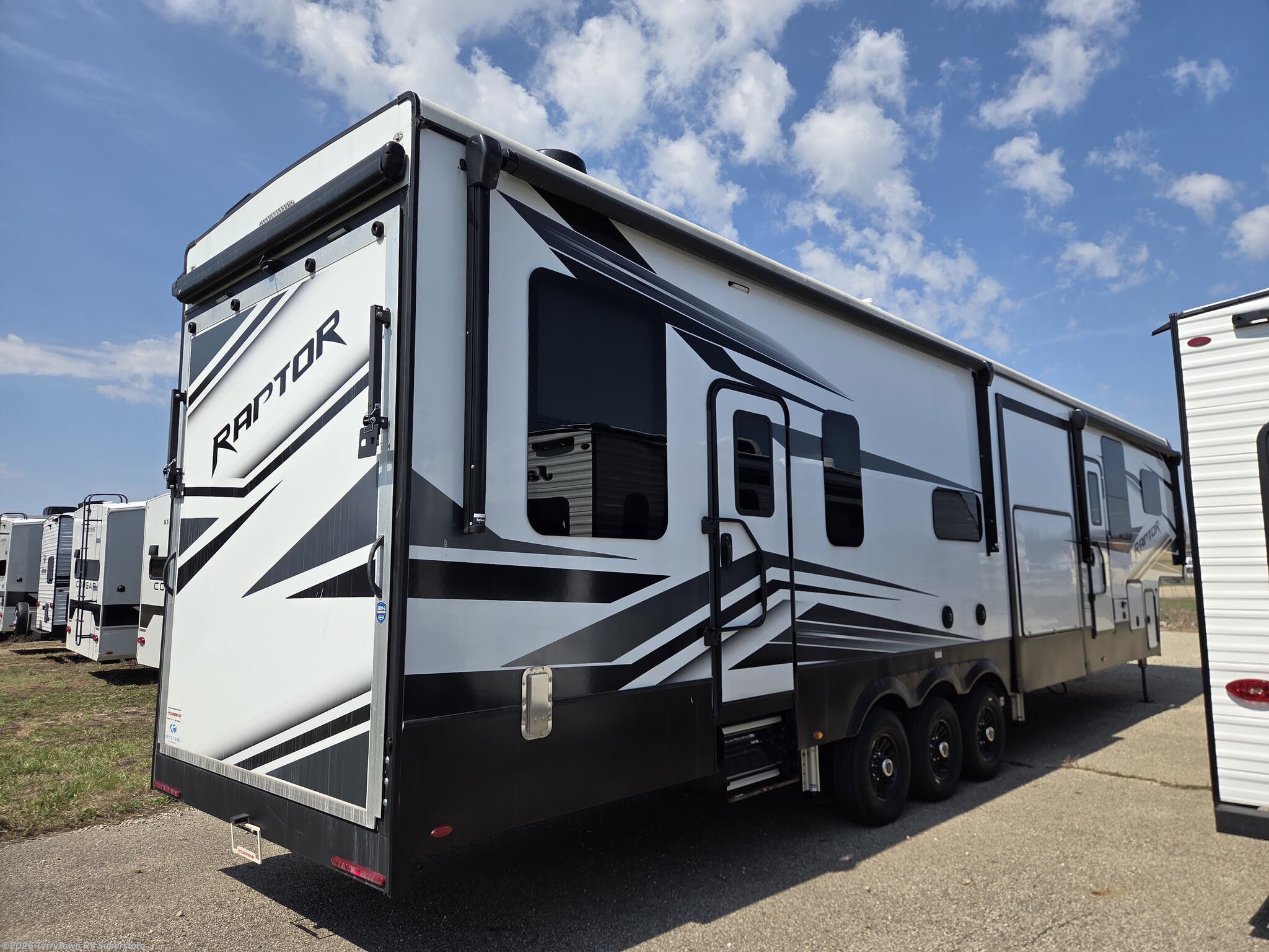 New 2022 Keystone Raptor 423 available in Grand Rapids, Michigan
