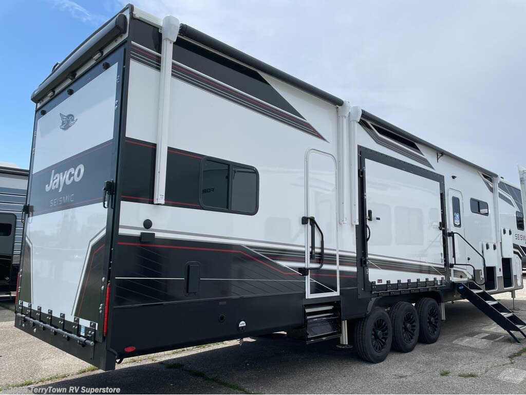 New 2026 Jayco Seismic 413 available in Grand Rapids, Michigan
