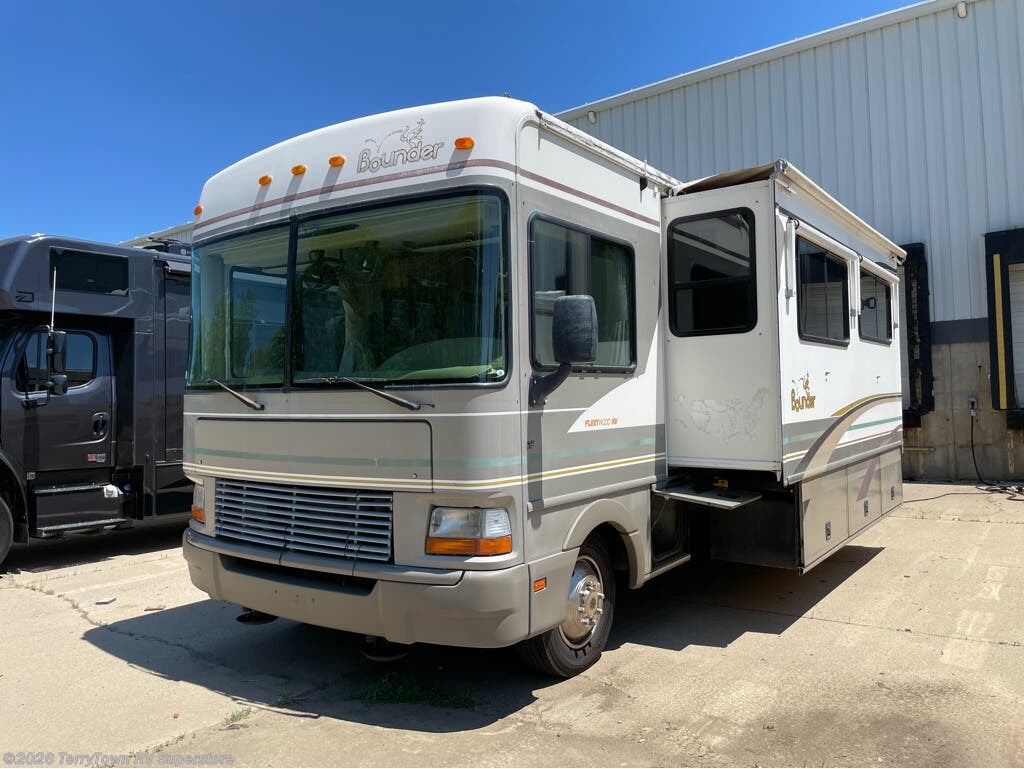 Used 2000 Fleetwood Bounder 34T available in Grand Rapids, Michigan