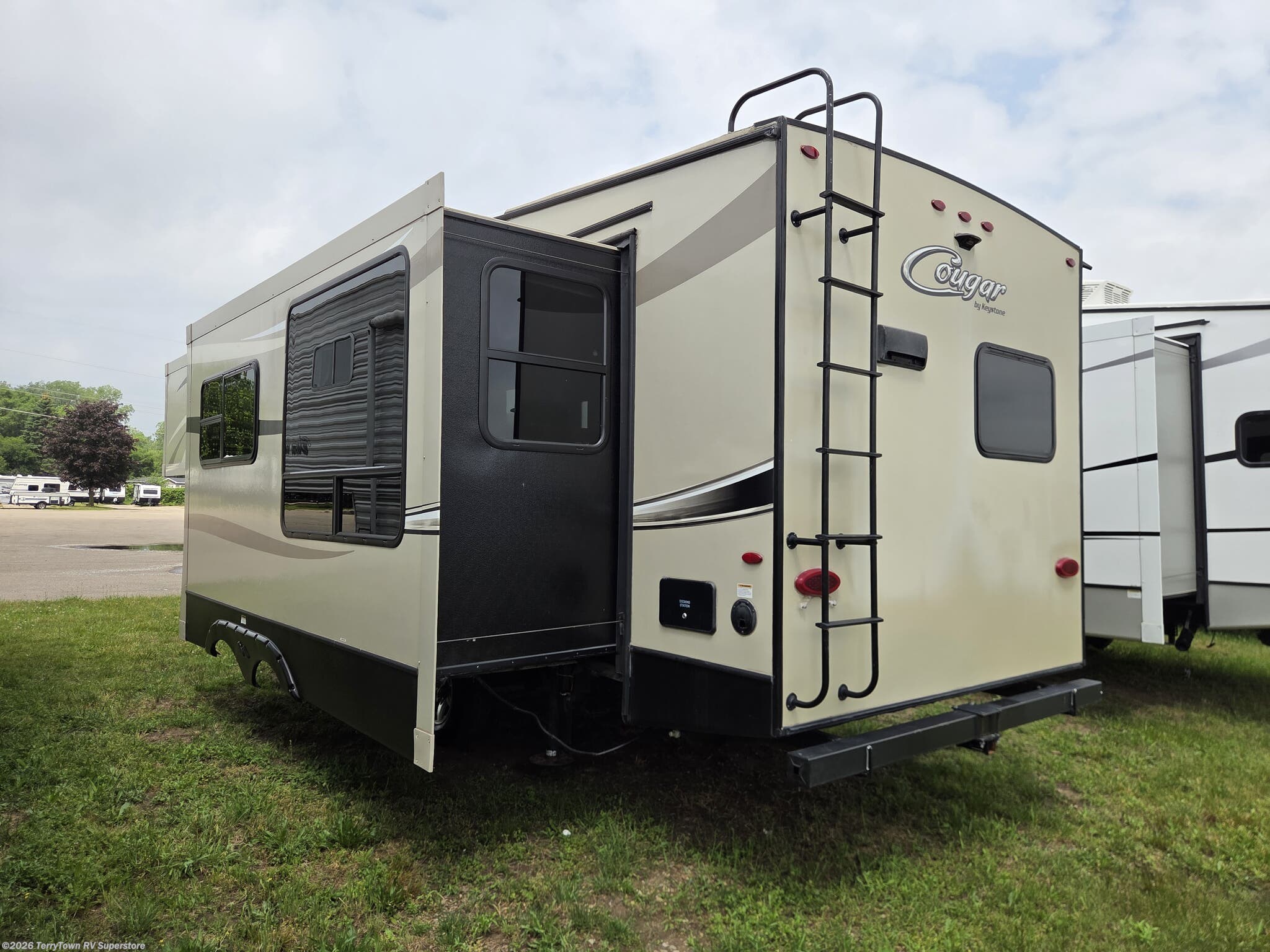Used 2017 Keystone Cougar XLite 27RKS available in Grand Rapids, Michigan