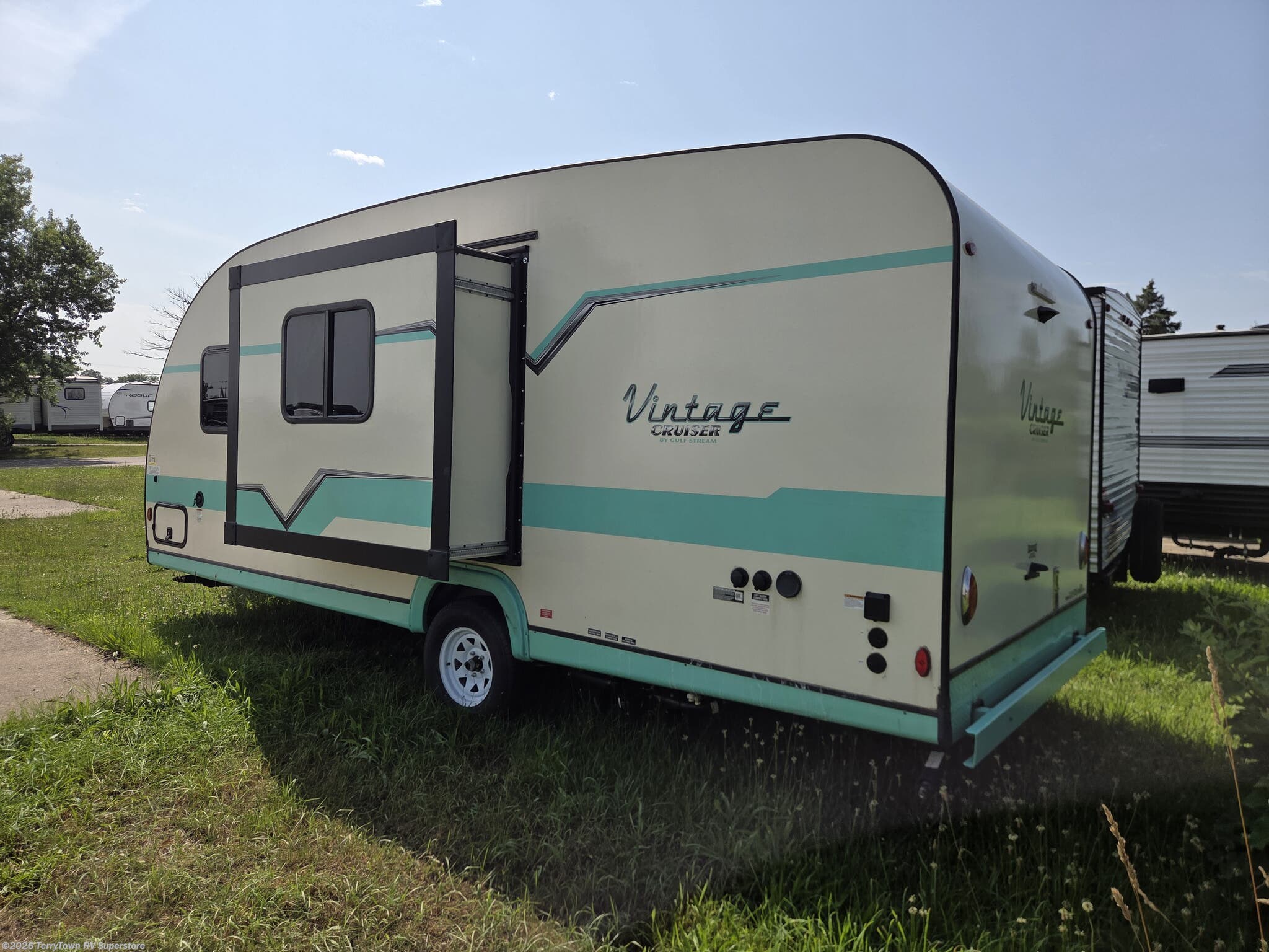Used 2024 Gulf Stream Vintage Cruiser 19CSK available in Grand Rapids, Michigan