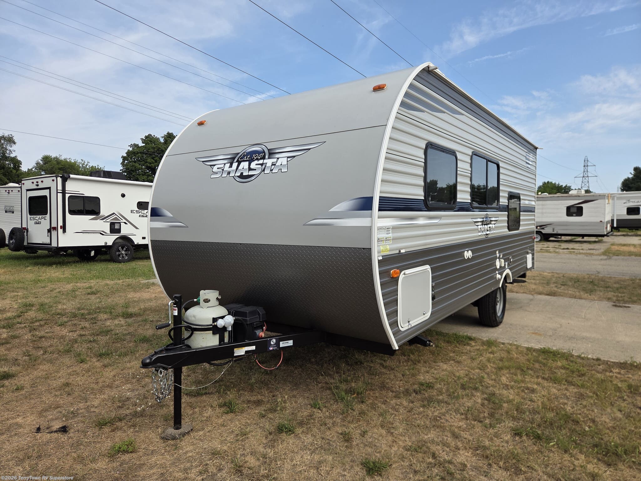 2021 Forest River SHASTA 18BH - Used Travel Trailer For Sale by TerryTown RV Superstore in Grand Rapids, Michigan