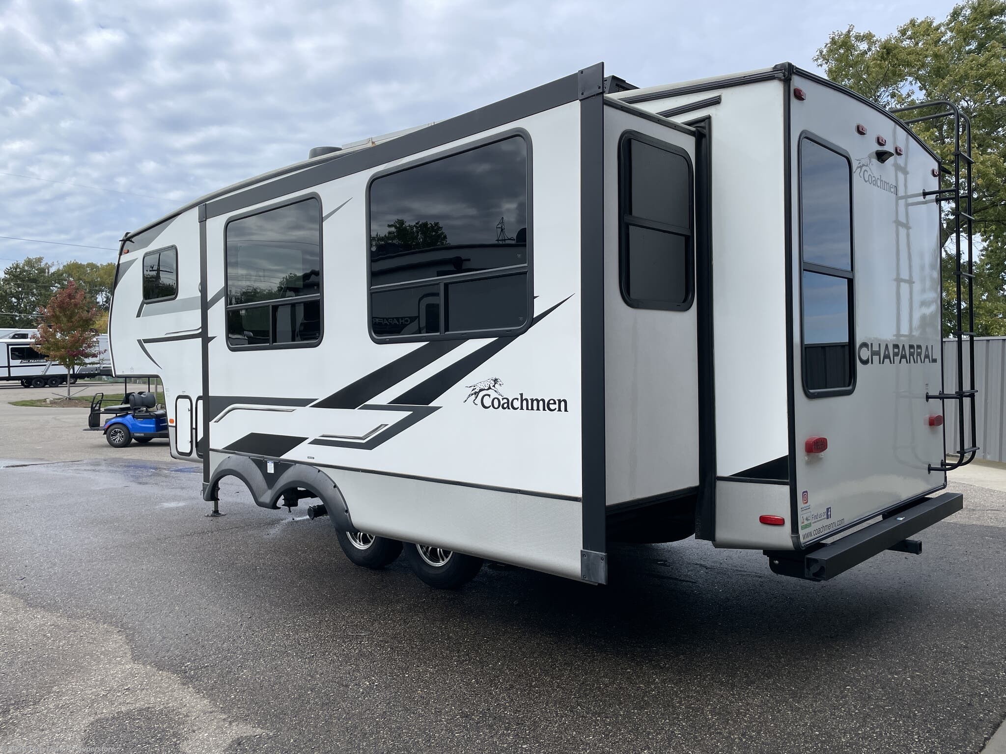 New 2023 Coachmen Chaparral Lite 25RE available in Grand Rapids, Michigan