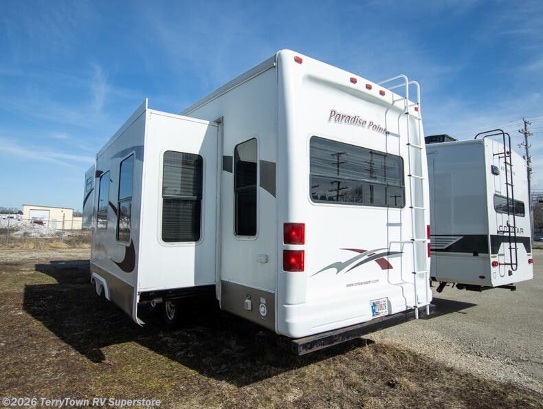 2005 Paradise Point 30RL by CrossRoads from TerryTown RV Superstore in Grand Rapids, Michigan