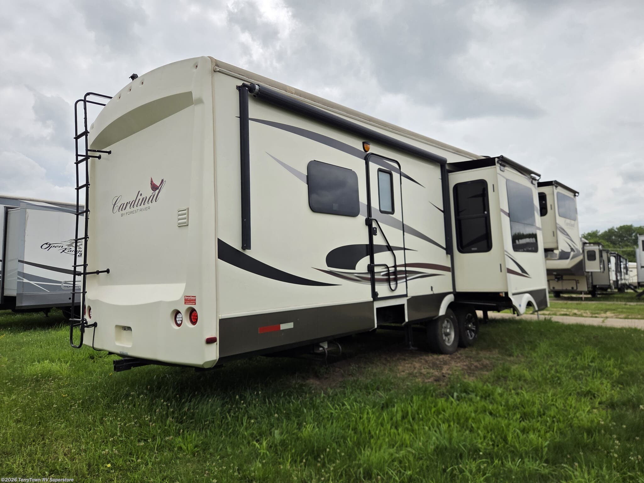 2016 Cardinal 3825FL by Forest River from TerryTown RV Superstore in Grand Rapids, Michigan