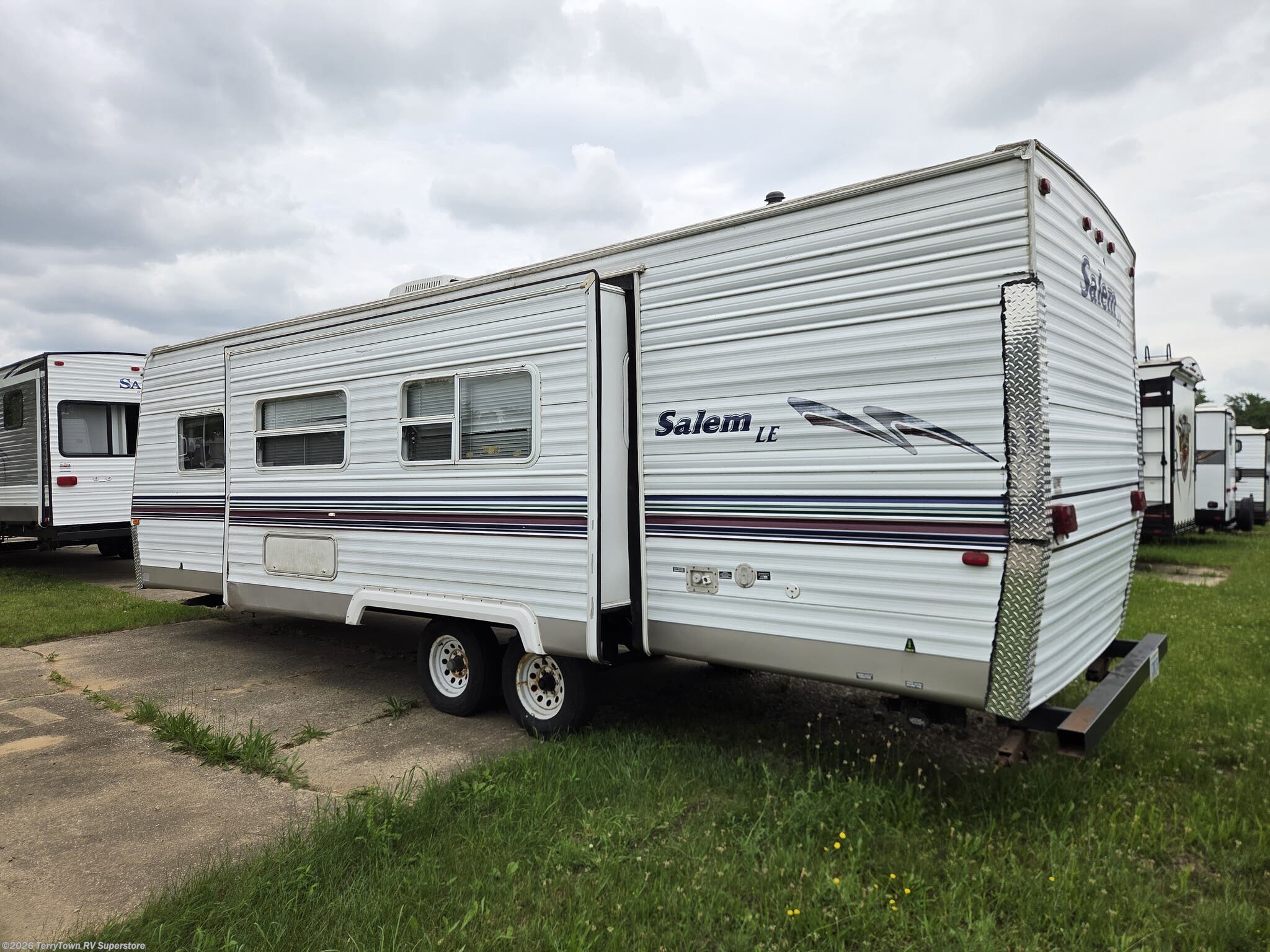 Used 2003 Forest River Salem LE 29BHSS available in Grand Rapids, Michigan