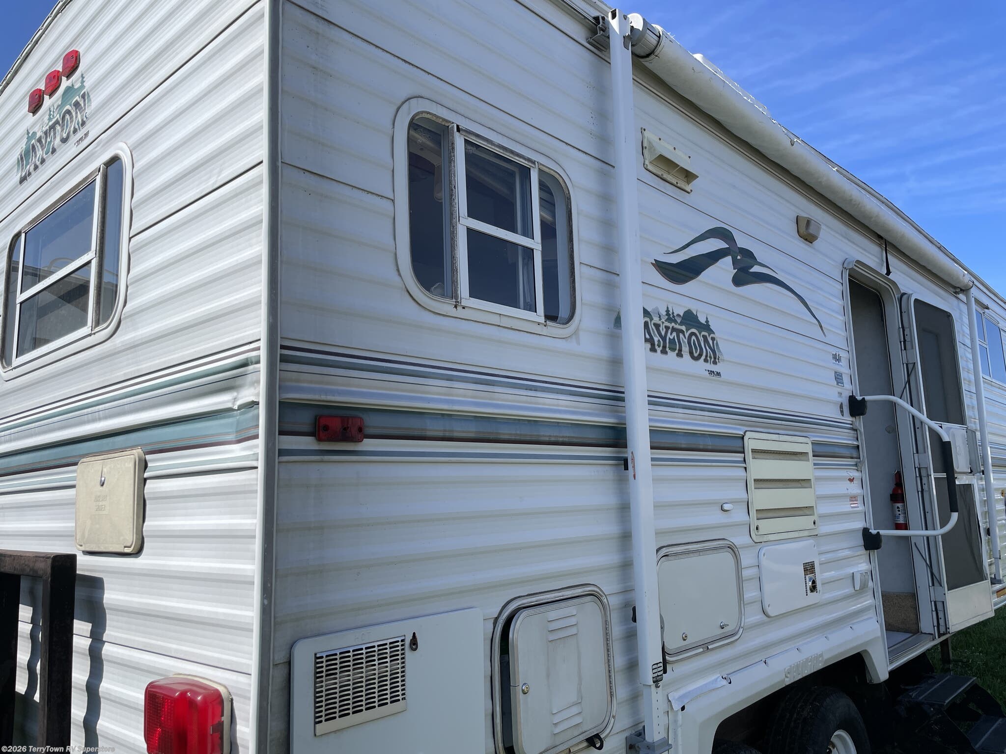 2000 Skyline Layton 2655 - Used Fifth Wheel For Sale by TerryTown RV Superstore in Grand Rapids, Michigan