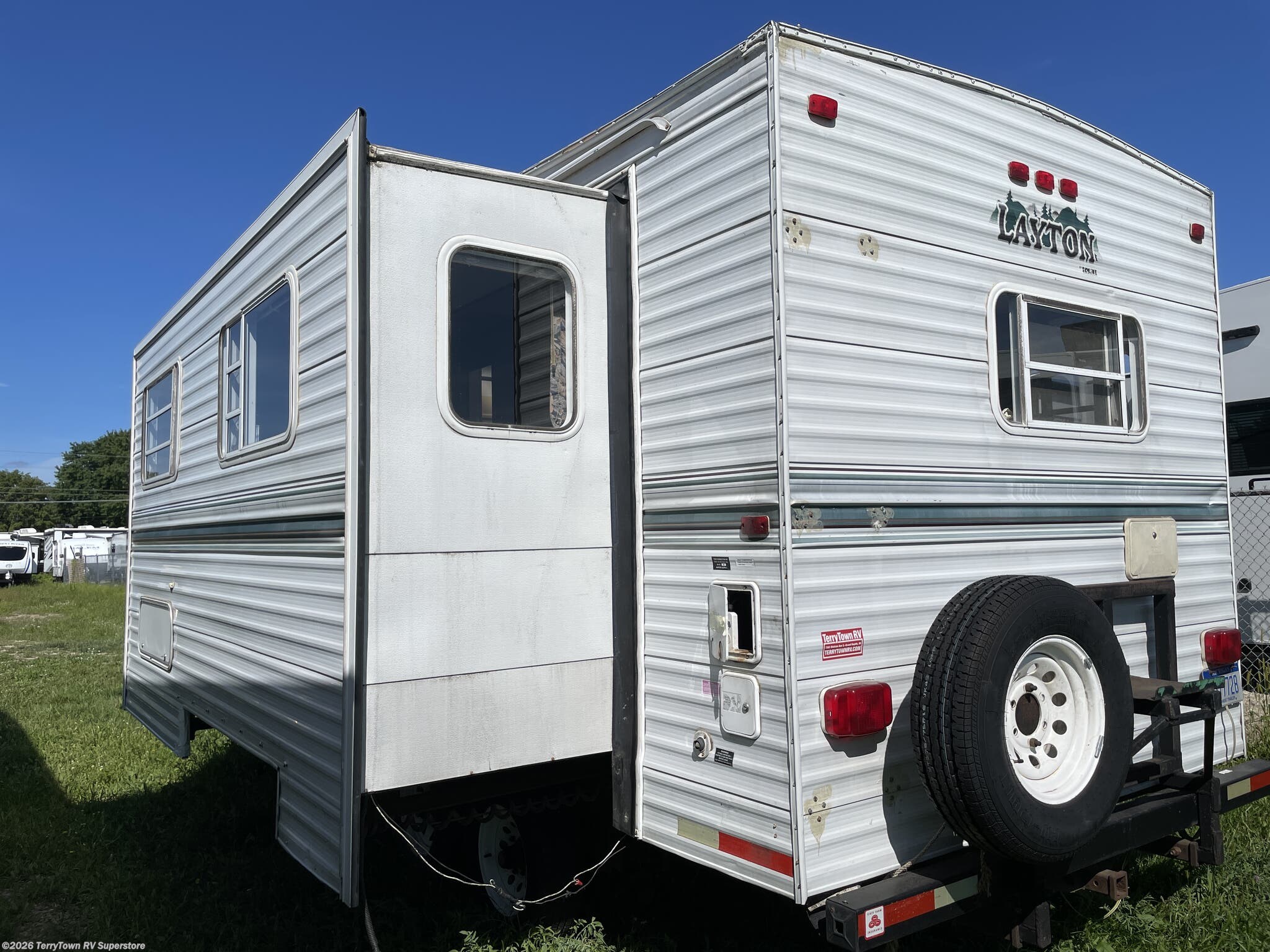 2000 Layton 2655 by Skyline from TerryTown RV Superstore in Grand Rapids, Michigan