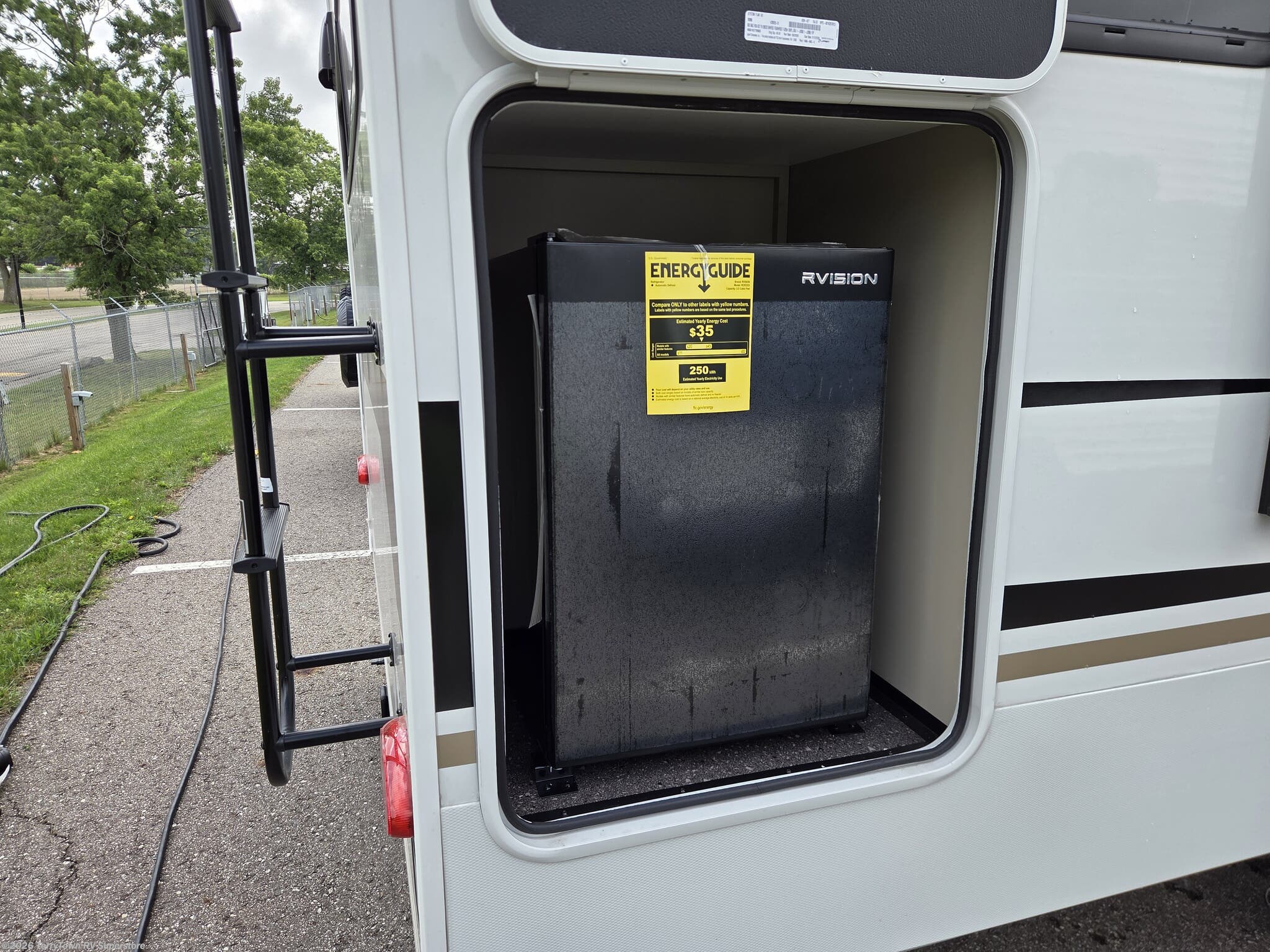New 2027 Keystone Cougar Half-Ton 23MLE available in Grand Rapids, Michigan