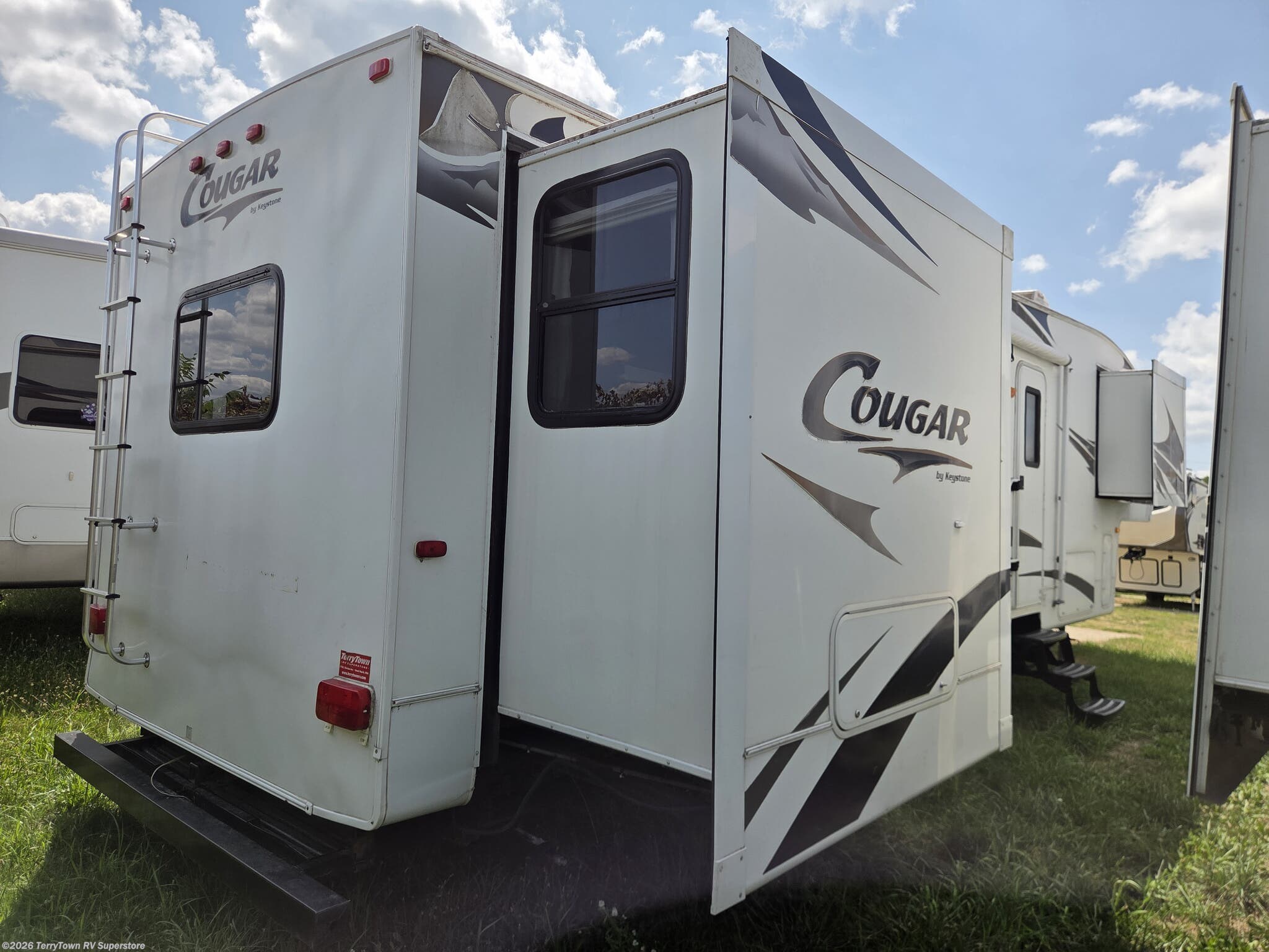 2009 Cougar 316QBS by Keystone from TerryTown RV Superstore in Grand Rapids, Michigan
