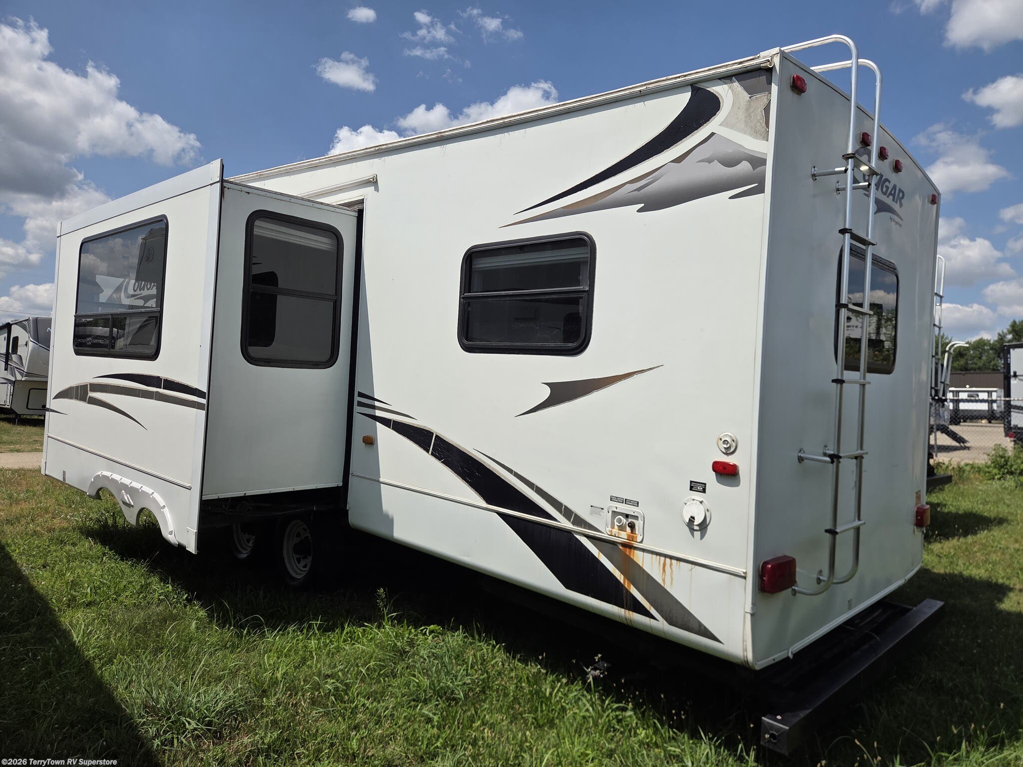Used 2009 Keystone Cougar 316QBS available in Grand Rapids, Michigan