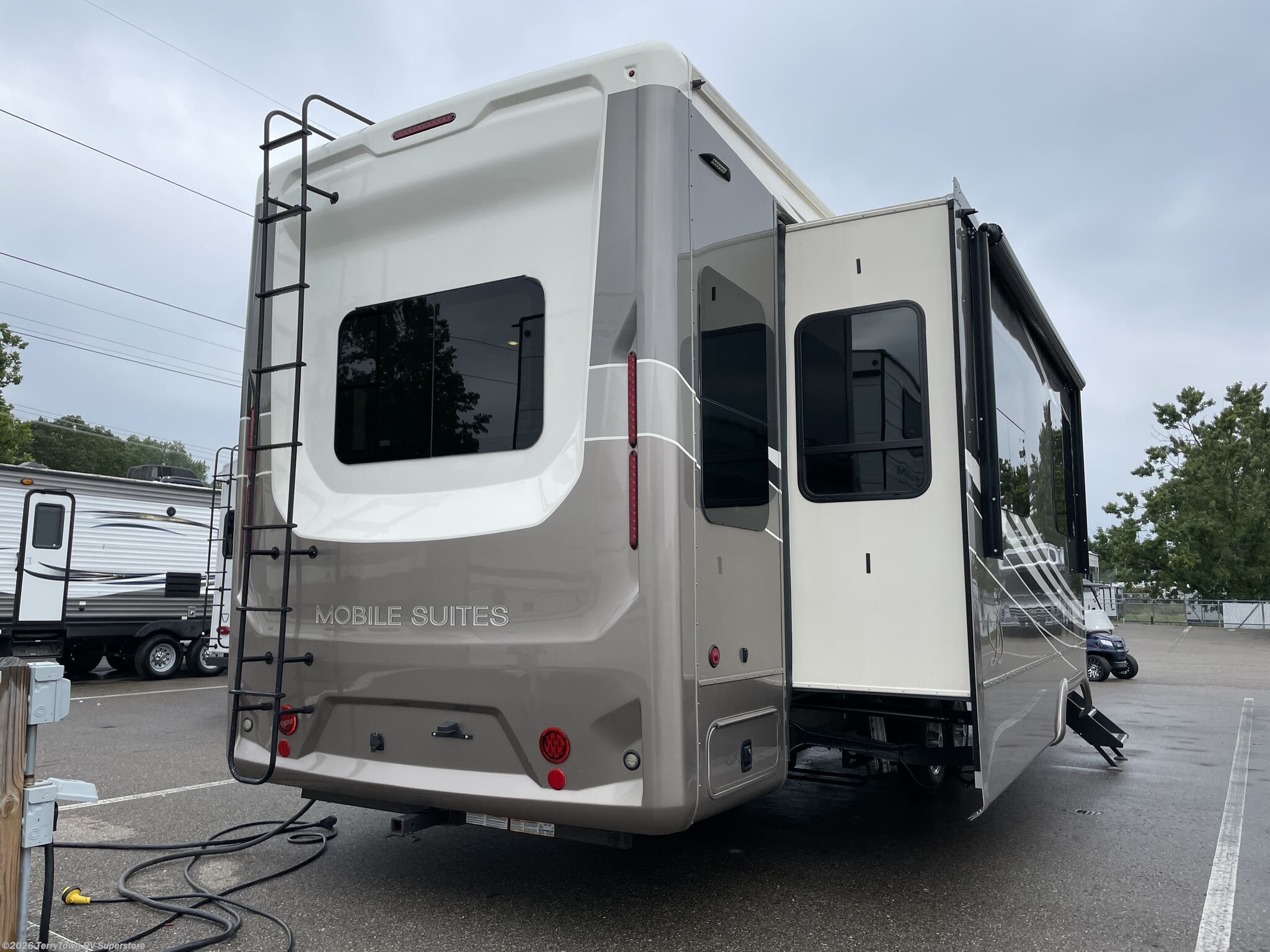 New 2022 DRV Mobile Suites 40KSSB4 available in Grand Rapids, Michigan