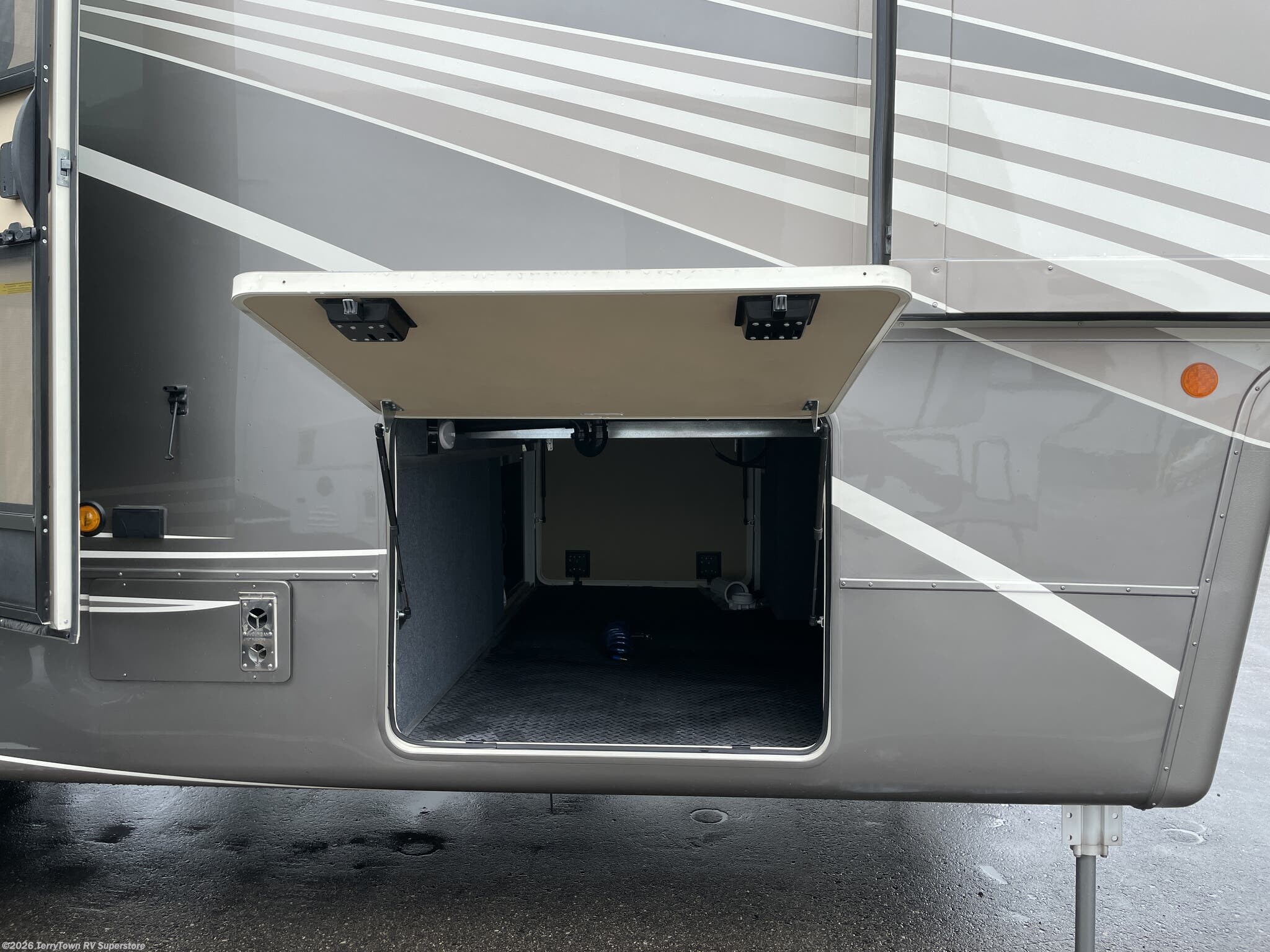2022 Mobile Suites 40KSSB4 by DRV from TerryTown RV Superstore in Grand Rapids, Michigan
