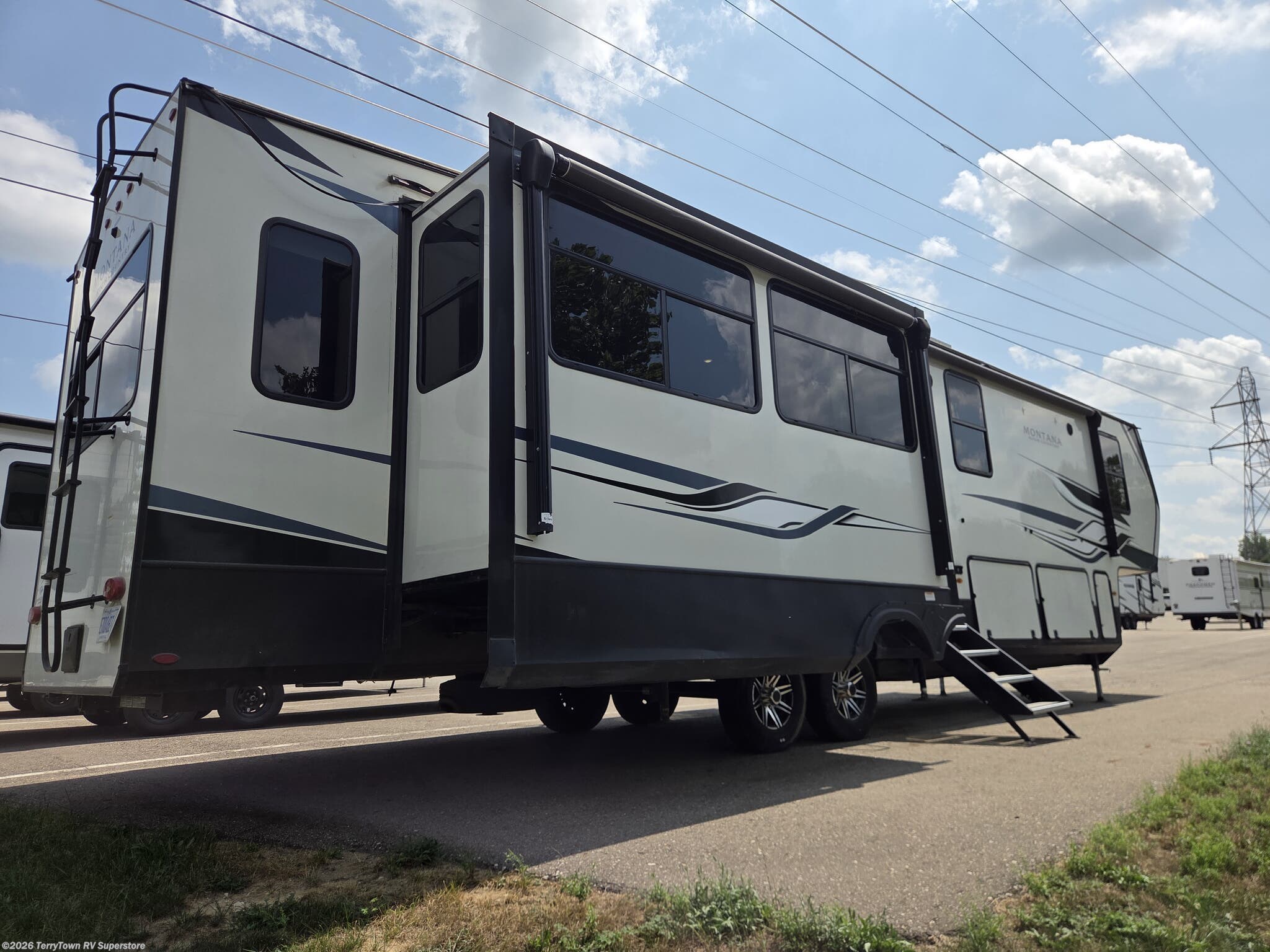 2022 Montana High Country 385BR by Keystone from TerryTown RV Superstore in Grand Rapids, Michigan