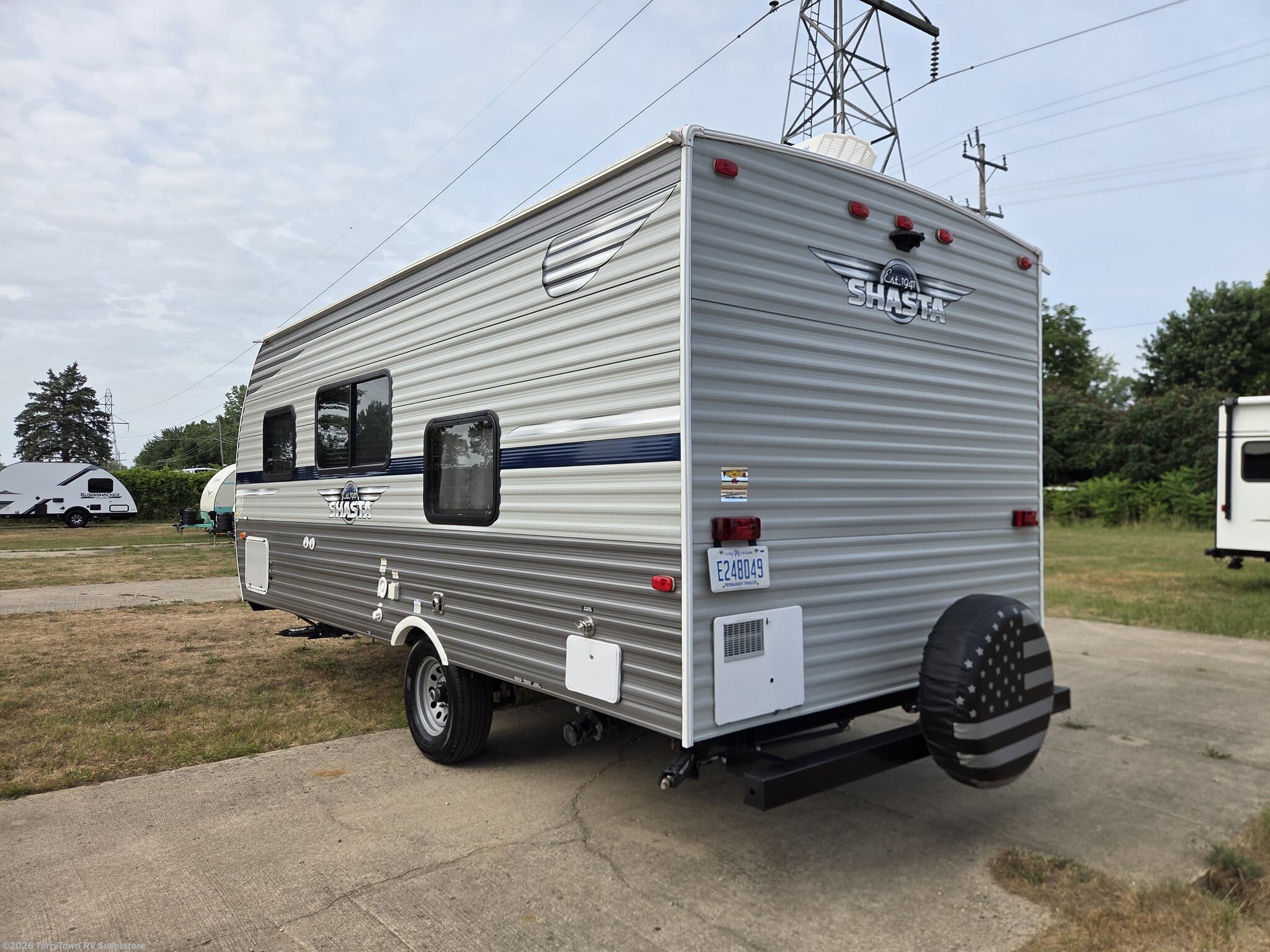 2021 SHASTA 18BH by Forest River from TerryTown RV Superstore in Grand Rapids, Michigan