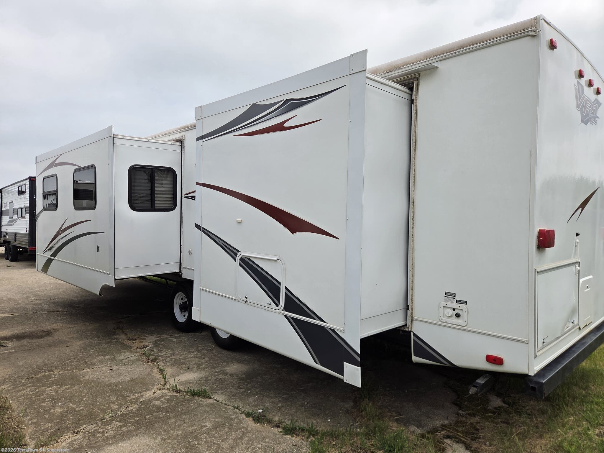 Used 2009 Keystone VR1 323FKS available in Grand Rapids, Michigan