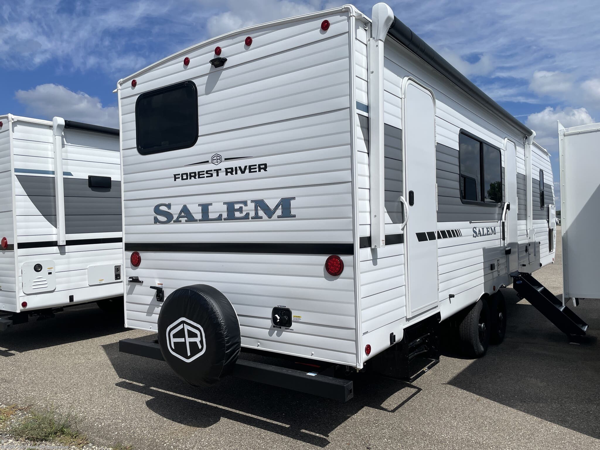 2027 Salem 26DBHD by Forest River from TerryTown RV Superstore in Grand Rapids, Michigan