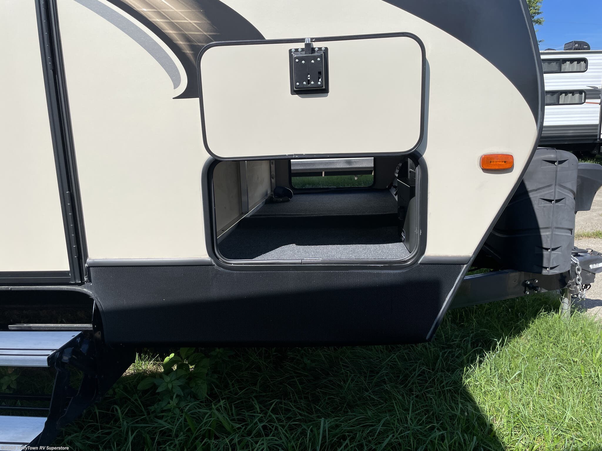 2019 Cougar Half-Ton East 27SAB by Keystone from TerryTown RV Superstore in Grand Rapids, Michigan