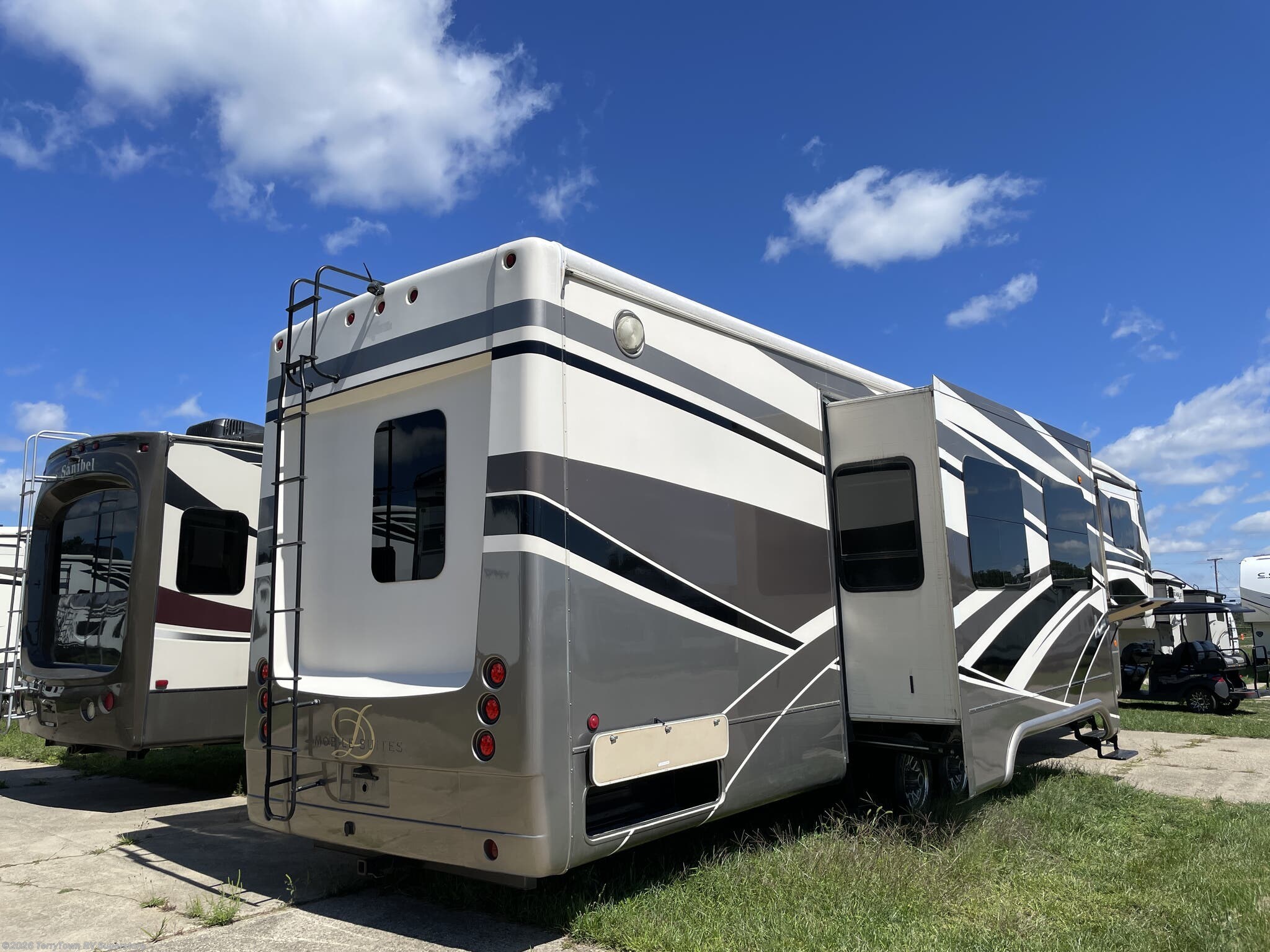 Used 2016 DRV Mobile Suites 43 Manhattan available in Grand Rapids, Michigan