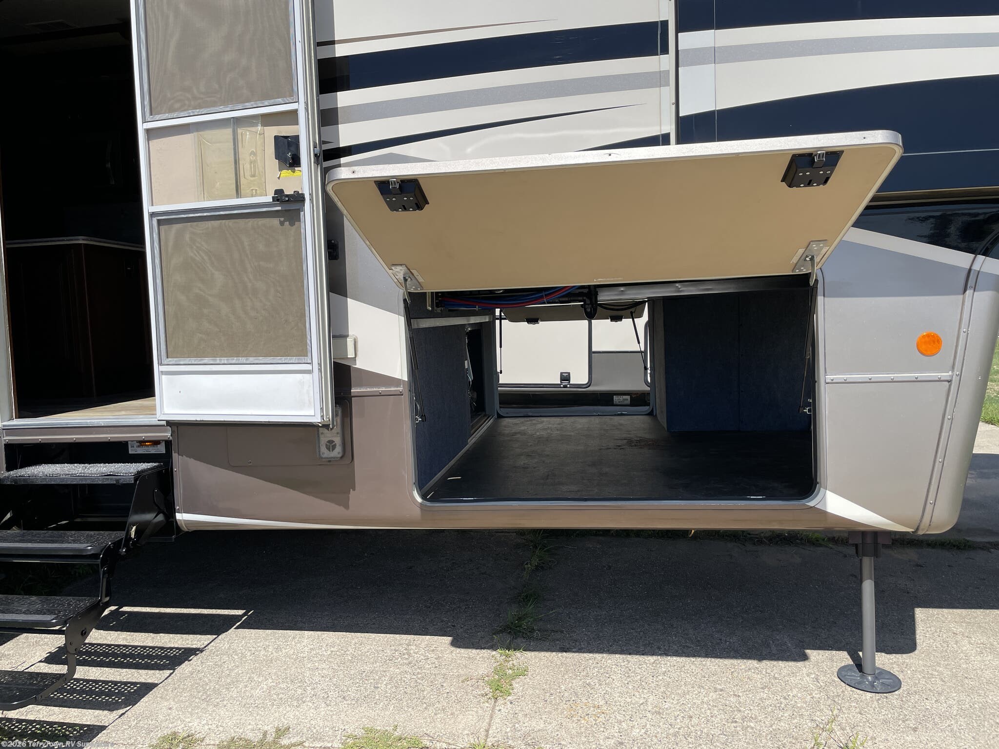 2016 Mobile Suites 43 Manhattan by DRV from TerryTown RV Superstore in Grand Rapids, Michigan