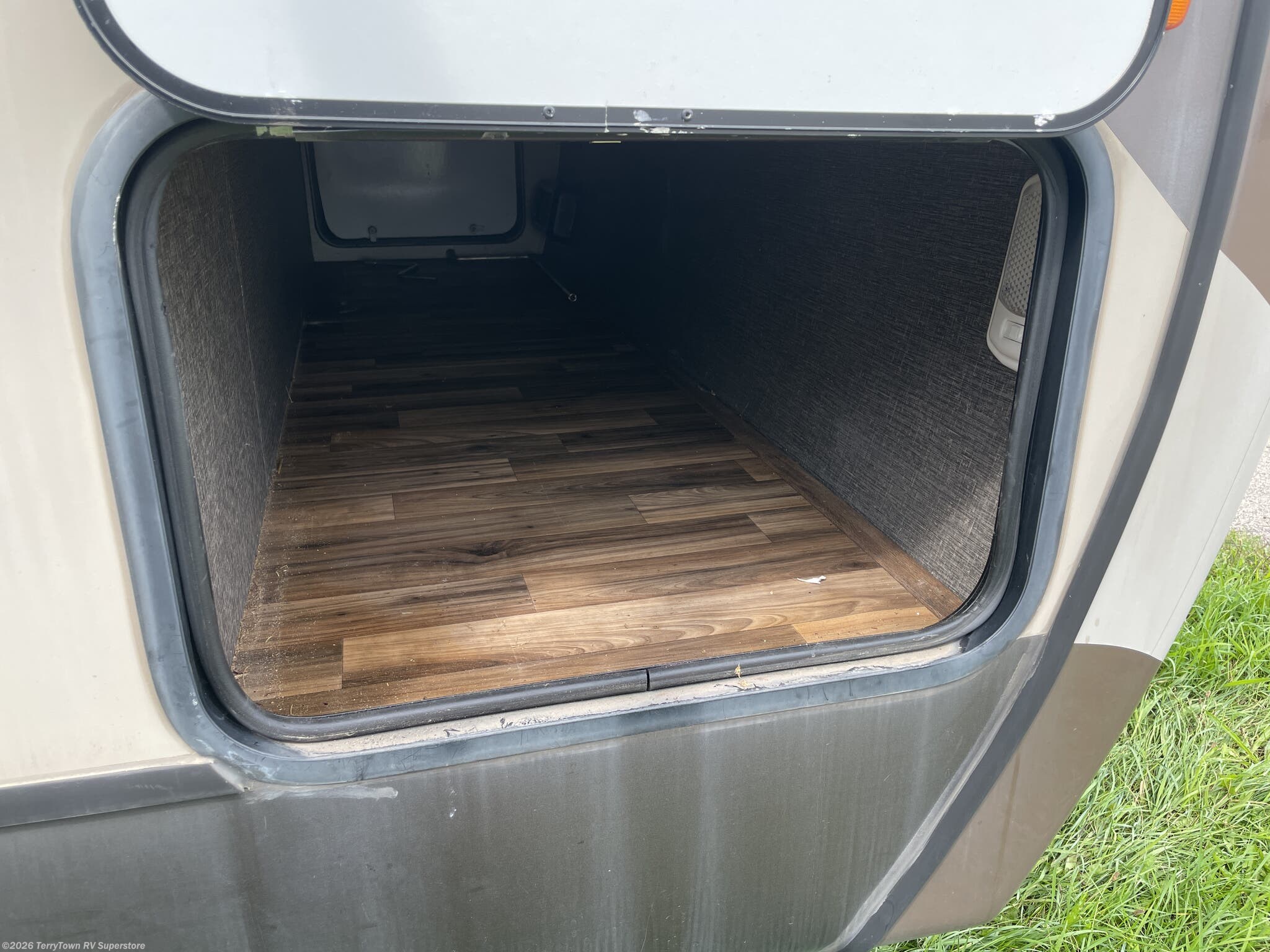 2016 Keystone Cougar Half-Ton 30RLI - Used Travel Trailer For Sale by TerryTown RV Superstore in Grand Rapids, Michigan