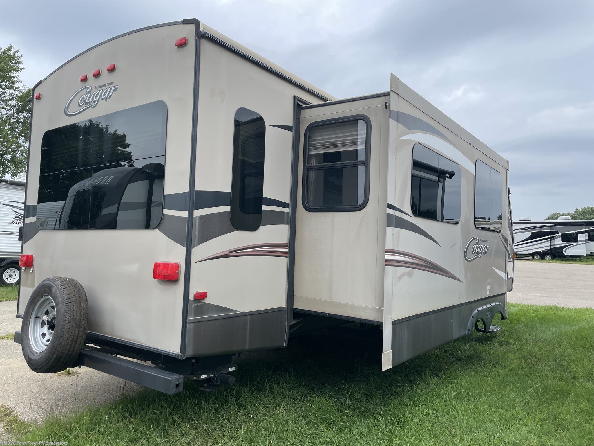 2016 Cougar Half-Ton 30RLI by Keystone from TerryTown RV Superstore in Grand Rapids, Michigan