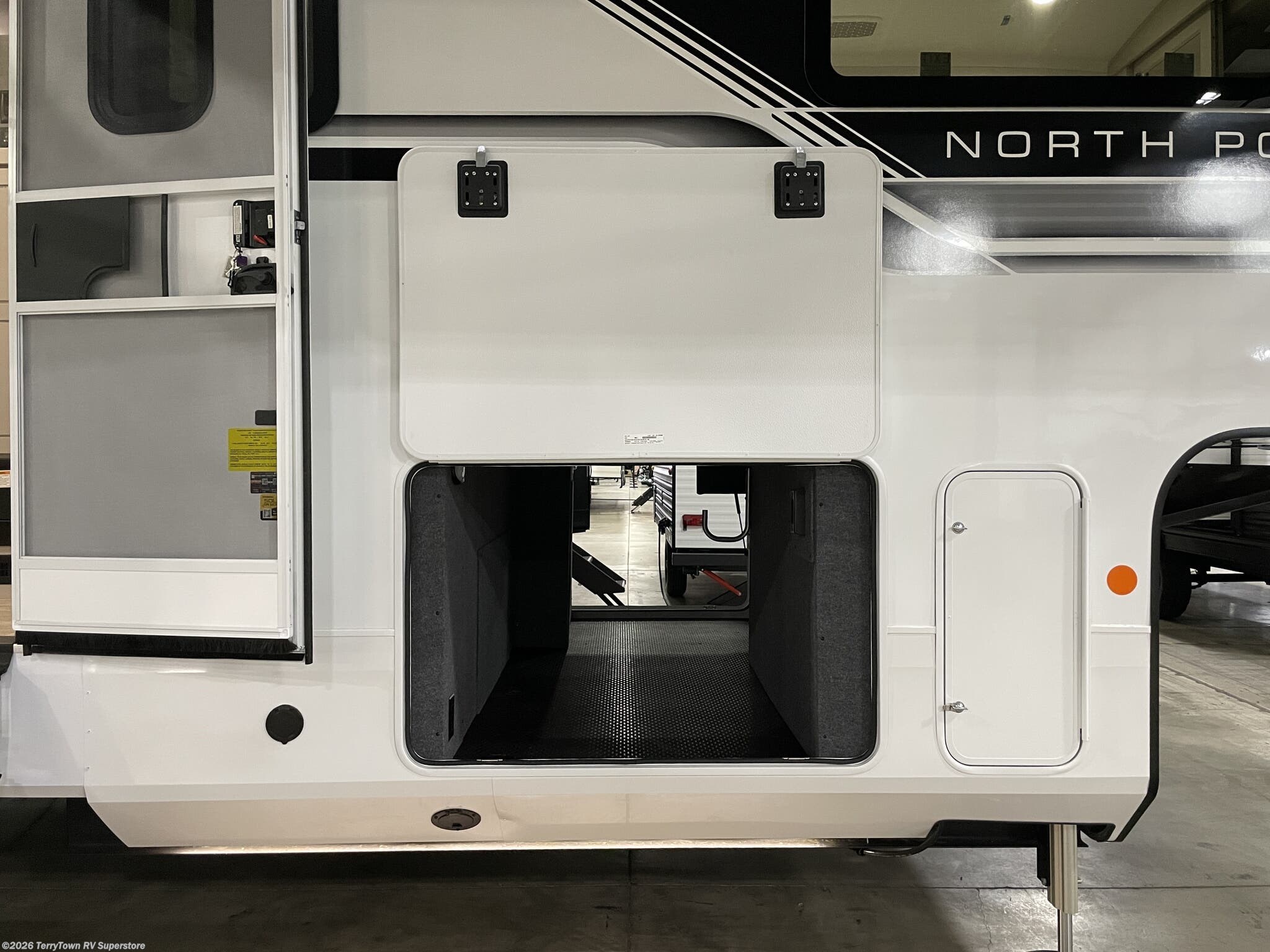 2027 North Point 391TBBH by Jayco from TerryTown RV Superstore in Grand Rapids, Michigan