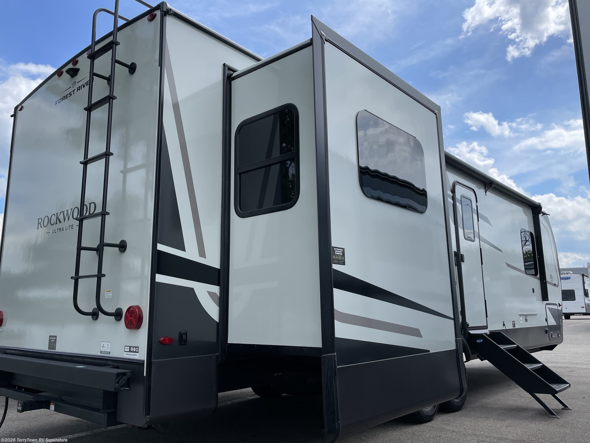 2027 Rockwood Ultra Lite 2921RL by Forest River from TerryTown RV Superstore in Grand Rapids, Michigan