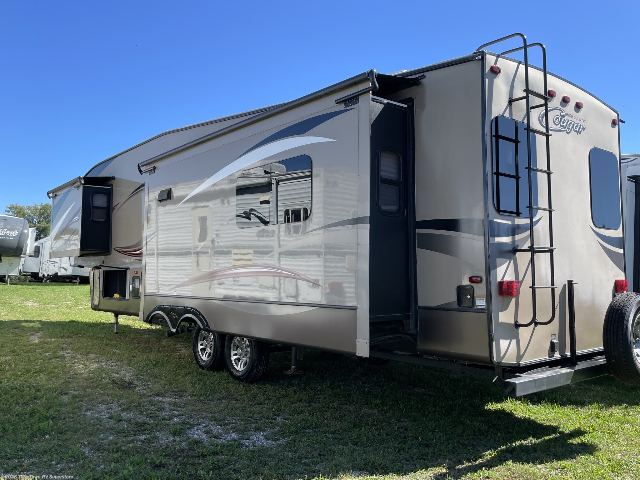 Used 2014 Keystone Cougar 327RES available in Grand Rapids, Michigan