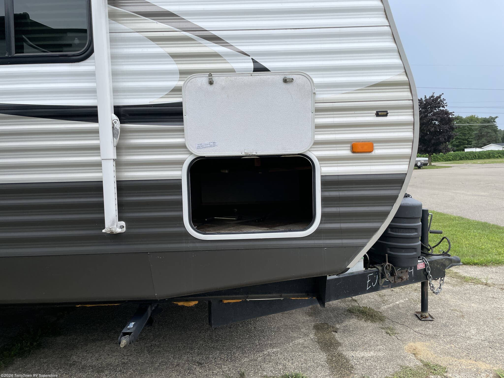 2014 Zinger ZT33BH by CrossRoads from TerryTown RV Superstore in Grand Rapids, Michigan