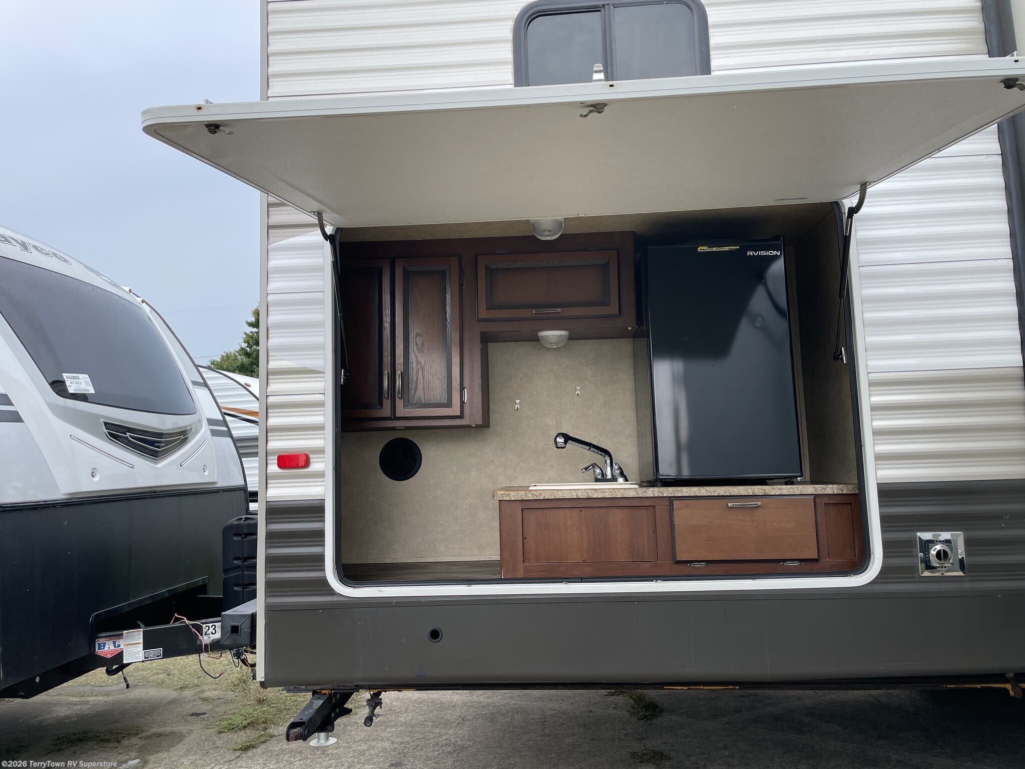 Used 2014 CrossRoads Zinger ZT33BH available in Grand Rapids, Michigan