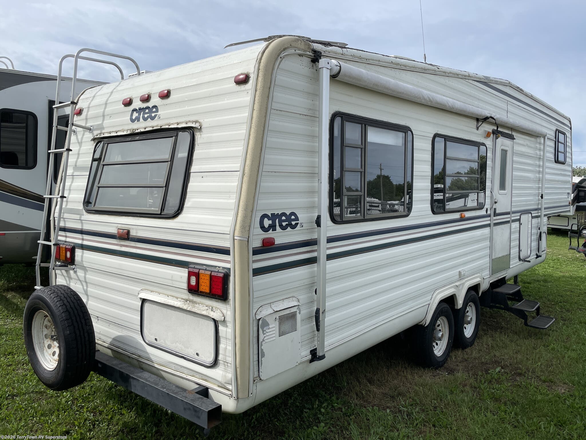 1993 Cree Cree 327RK - Used Travel Trailer For Sale by TerryTown RV Superstore in Grand Rapids, Michigan