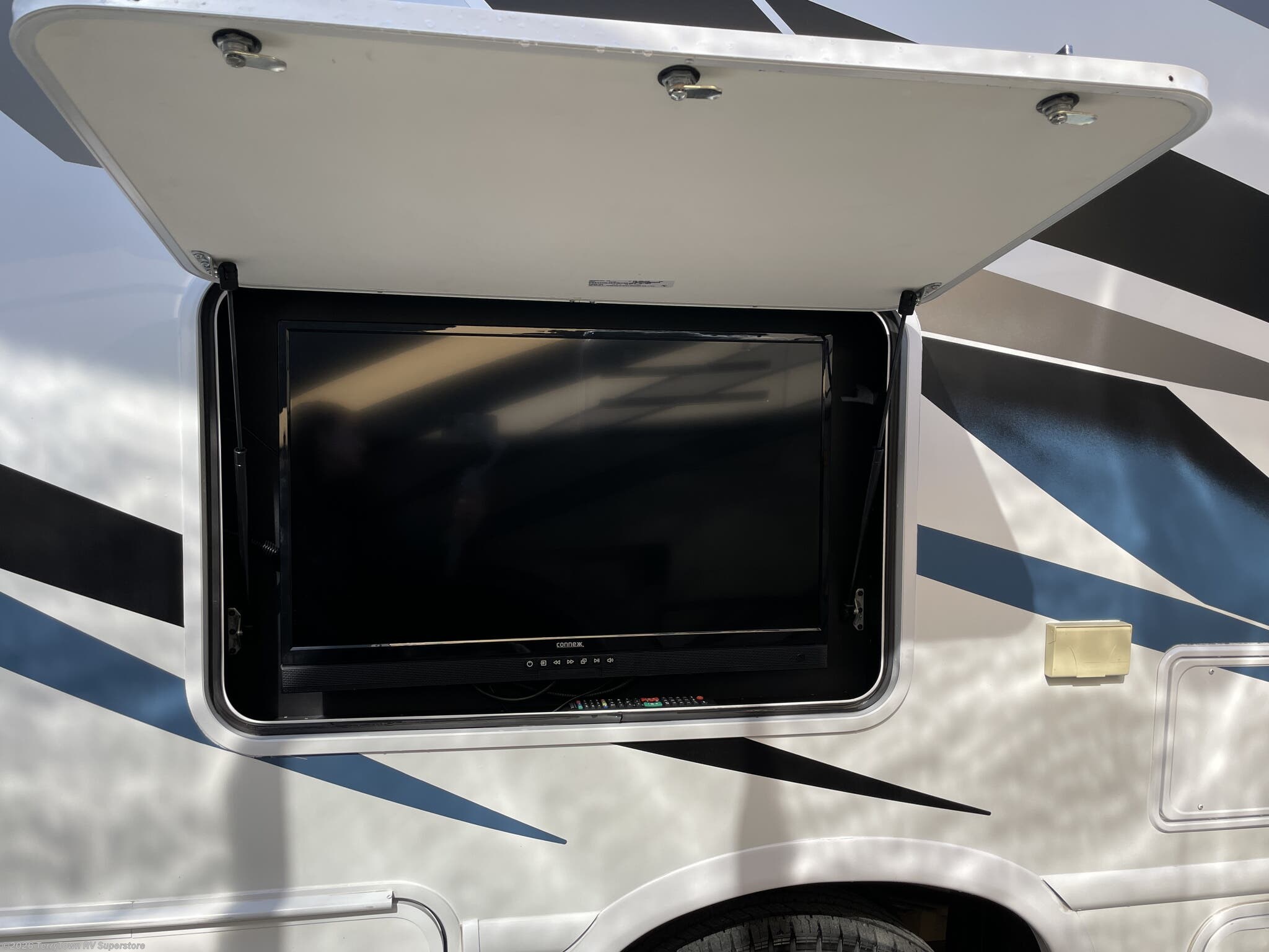 Used 2024 Thor Motor Coach Chateau 27R available in Grand Rapids, Michigan