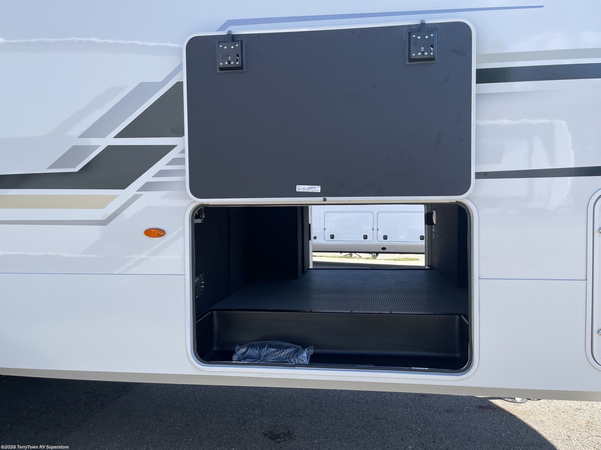 2027 Cougar 260MLE by Keystone from TerryTown RV Superstore in Grand Rapids, Michigan