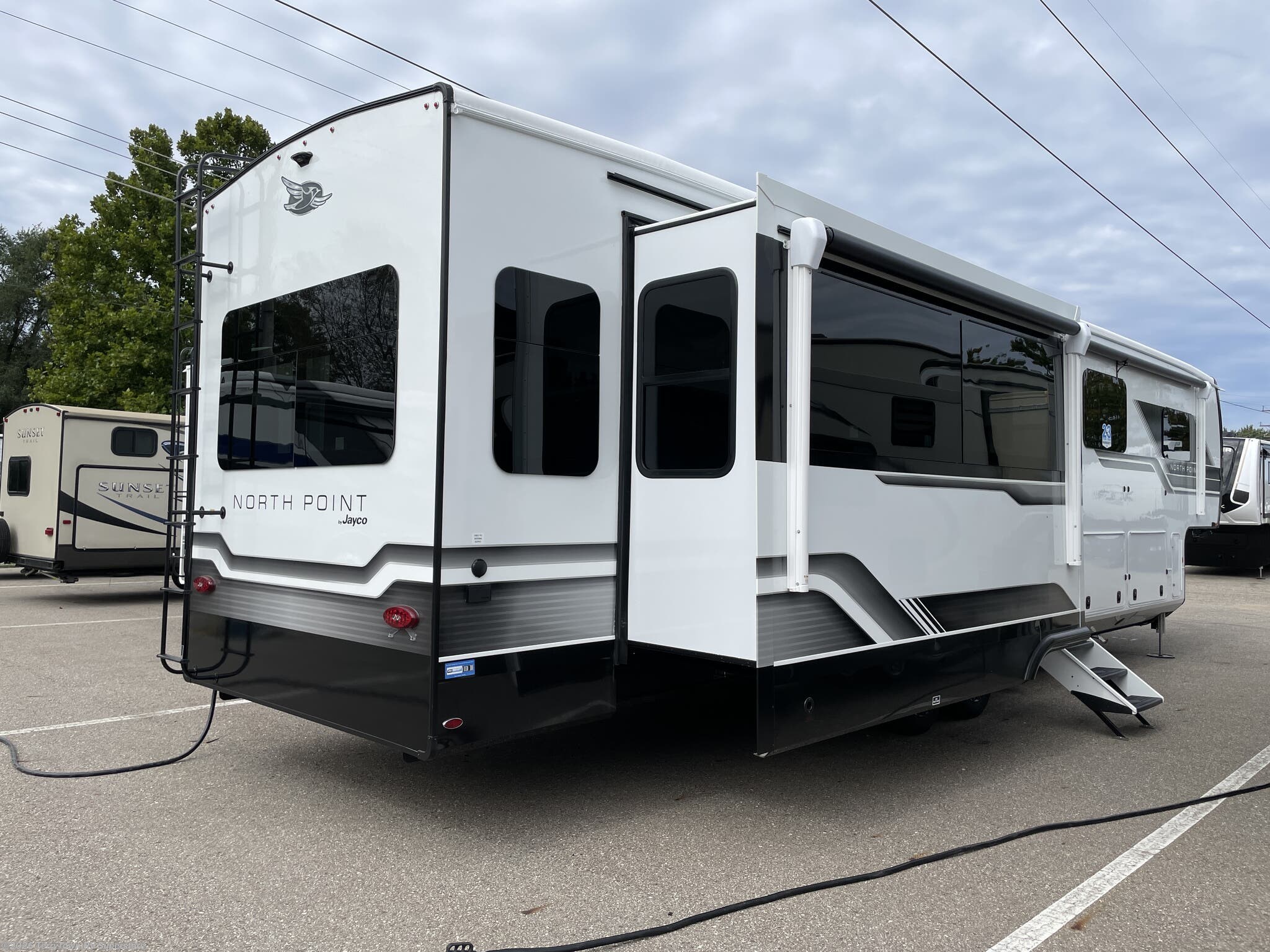 2027 North Point 361RLBH by Jayco from TerryTown RV Superstore in Grand Rapids, Michigan