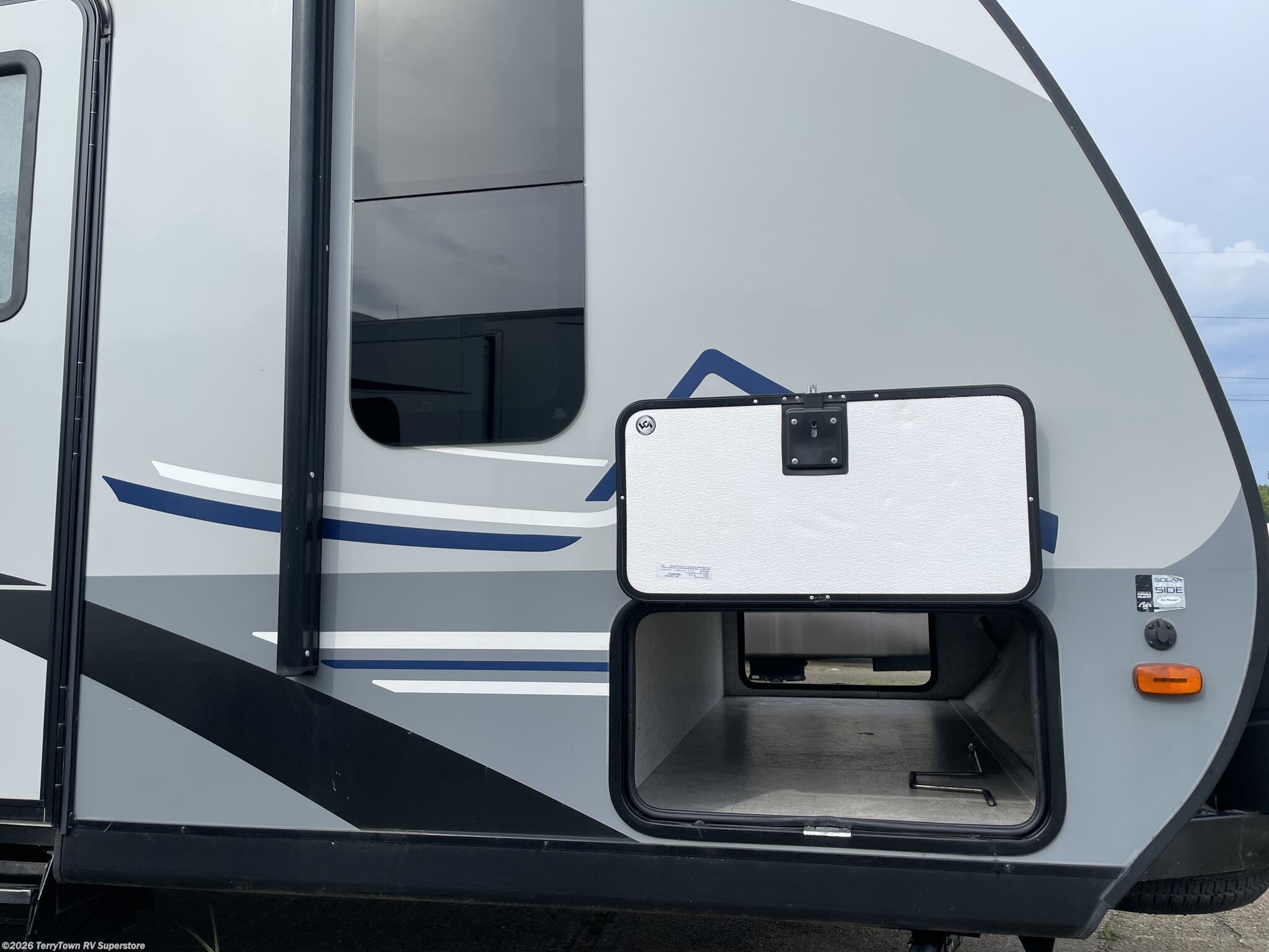 2020 Apex Ultra-Lite 245BHS by Coachmen from TerryTown RV Superstore in Grand Rapids, Michigan