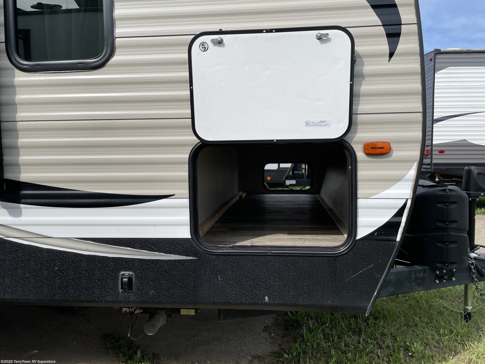 2018 Keystone Hideout 27DBS - Used Travel Trailer For Sale by TerryTown RV Superstore in Grand Rapids, Michigan