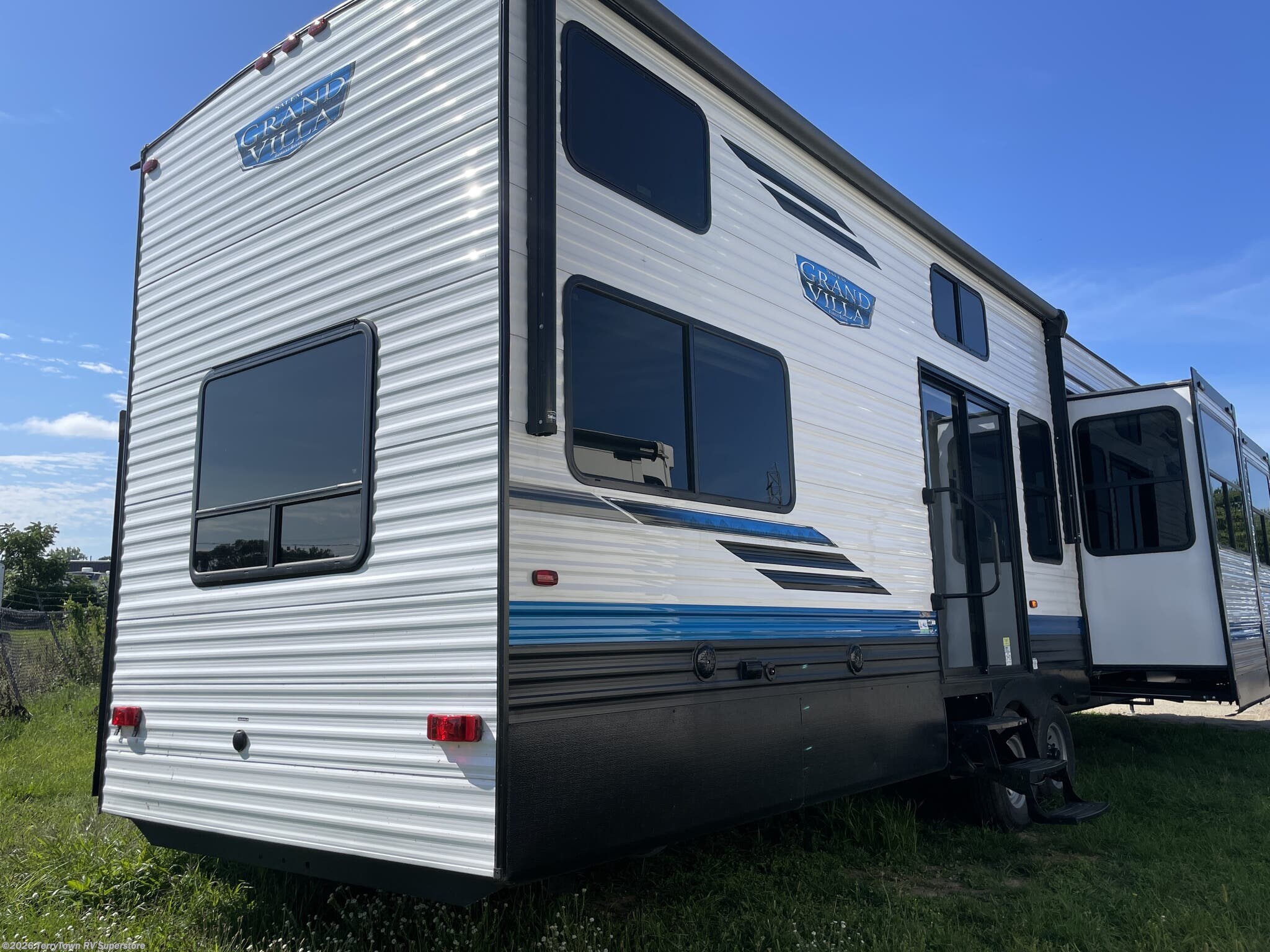 2023 Salem Villa 42FK by Forest River from TerryTown RV Superstore in Grand Rapids, Michigan