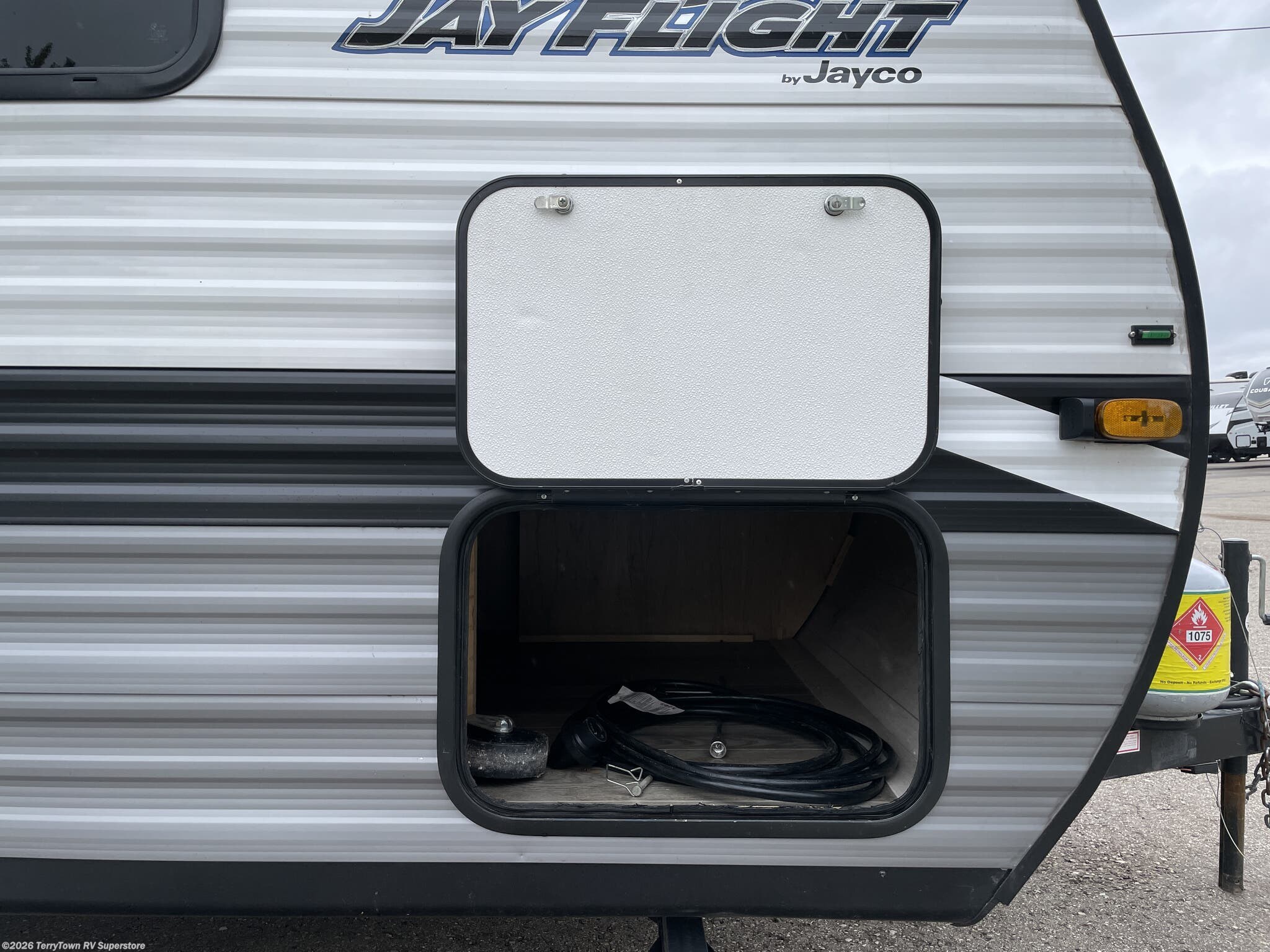 2022 Jayco Jay Flight 195RB - Used Travel Trailer For Sale by TerryTown RV Superstore in Grand Rapids, Michigan