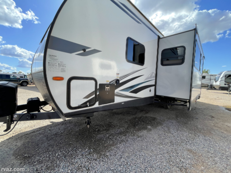 &lt;p&gt;REALLY CLEAN 2022 BARELY USED BUNK MODEL TRAVEL TRAILER WITH TONS OF AMENITIES FOR UNDER 30K. SOLAR, PASS THROUGH STORAGE, ELECTRIC JACKS AND TONGUE, OUTSIDE REFER AND GRILL....VERY WELL APPOINTED!!!!!&lt;/p&gt;